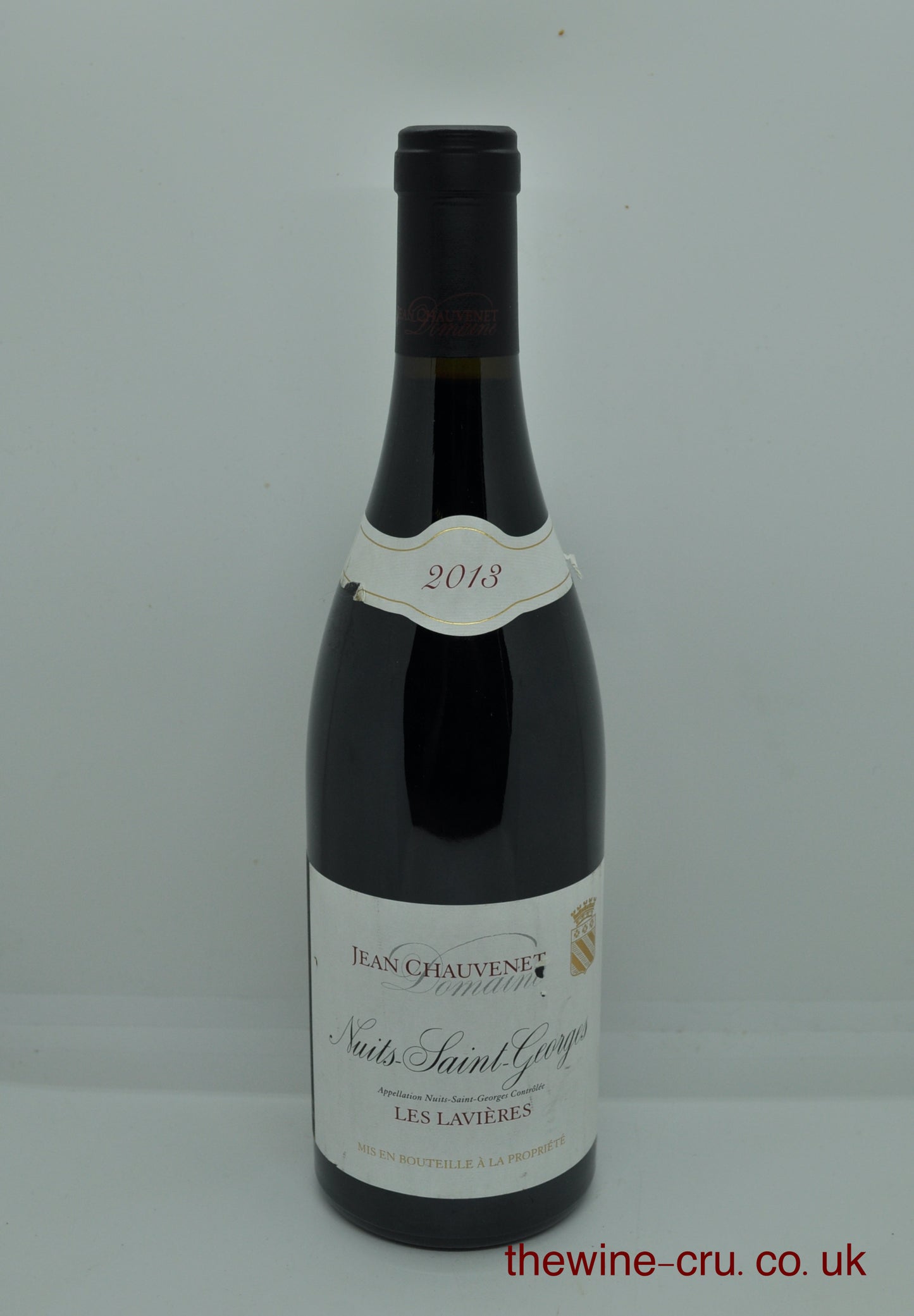 2013 vintage red wine from the Cote de Nuits. The bottle is in good condition. Immediate delivery. free local delivery. Gift wrapping available.