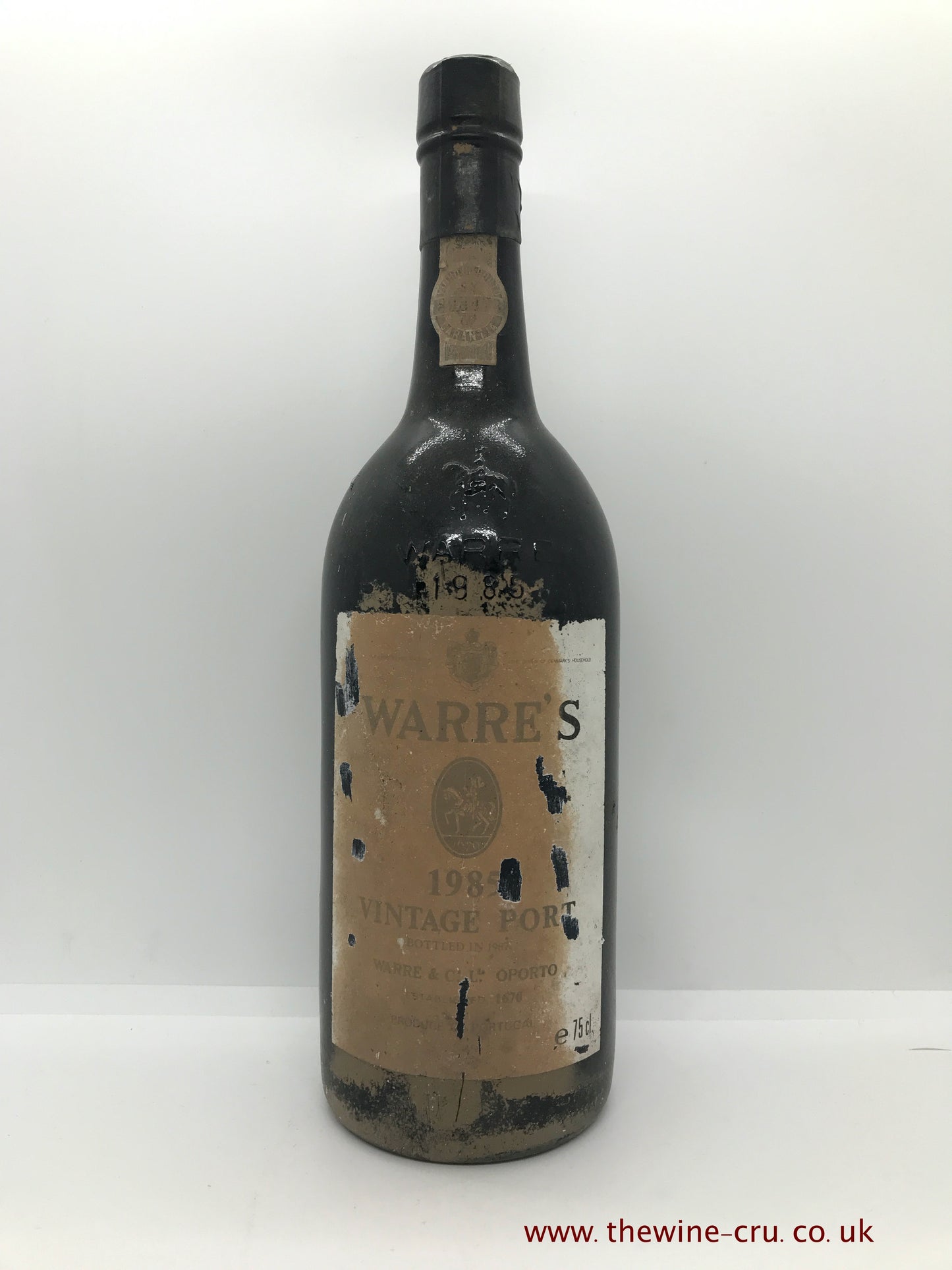 1985 vintage port wine. Labels are damaged but the wine level is base of neck. Immediate delivery. Free local delivery. Gift wrapping available.