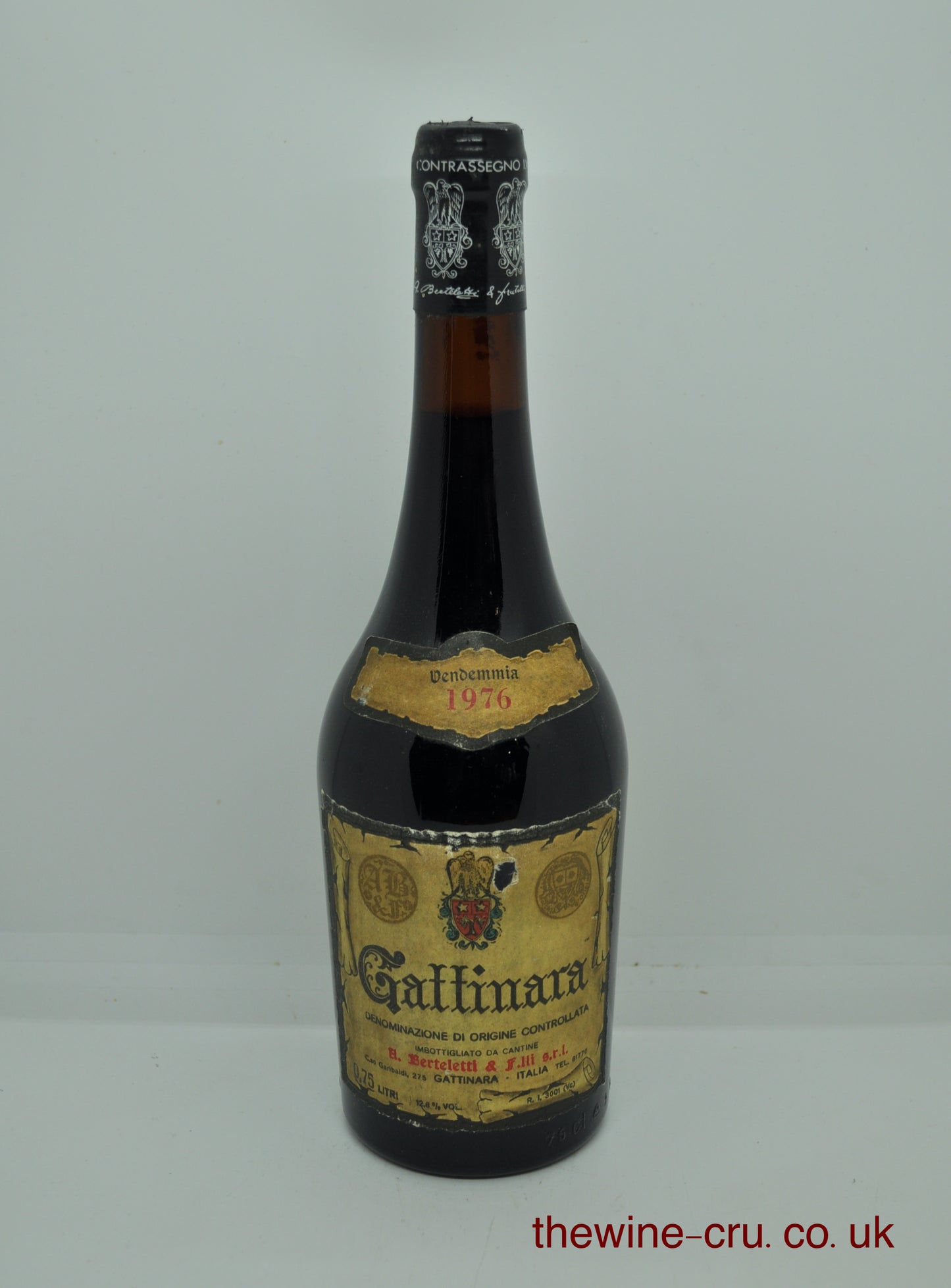1976 vintage red wine. The bottle is in good condition for its age. Immediate delivery. Free local delivery. Gift wrapping available.