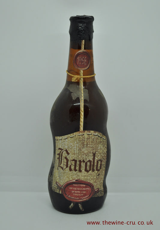 158 vintage red wine. Barolo L Bertolo 958 Ialy. The bottle is a little gruby. The label is good. The wax capsule is breaking off, but the cork is firm. The wine level is base of the neck. Colour of the wine is a little light. Immediate delivery. Free local delivery. Gift wrapping available.