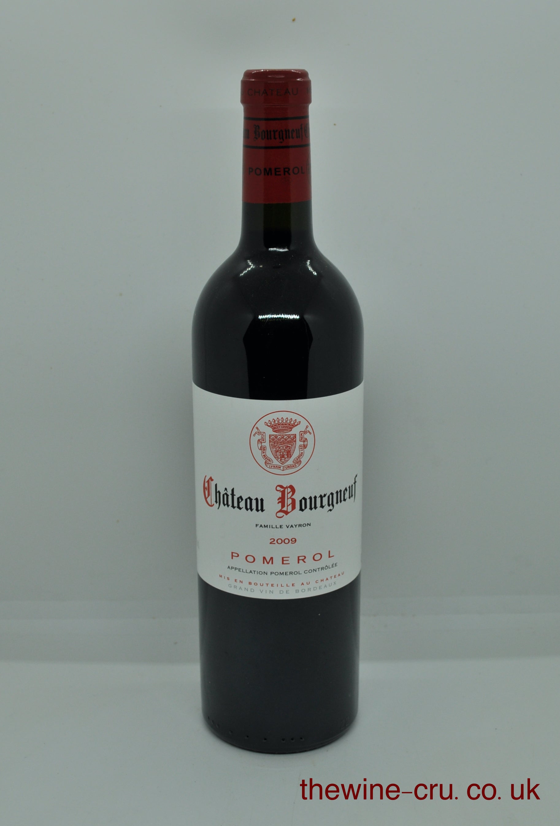 2009 vintage red wine from Pomerol, Bordeaux. The bottle is in excellent condition. Immediate delivery. free local delivery. Gift wrapping available.