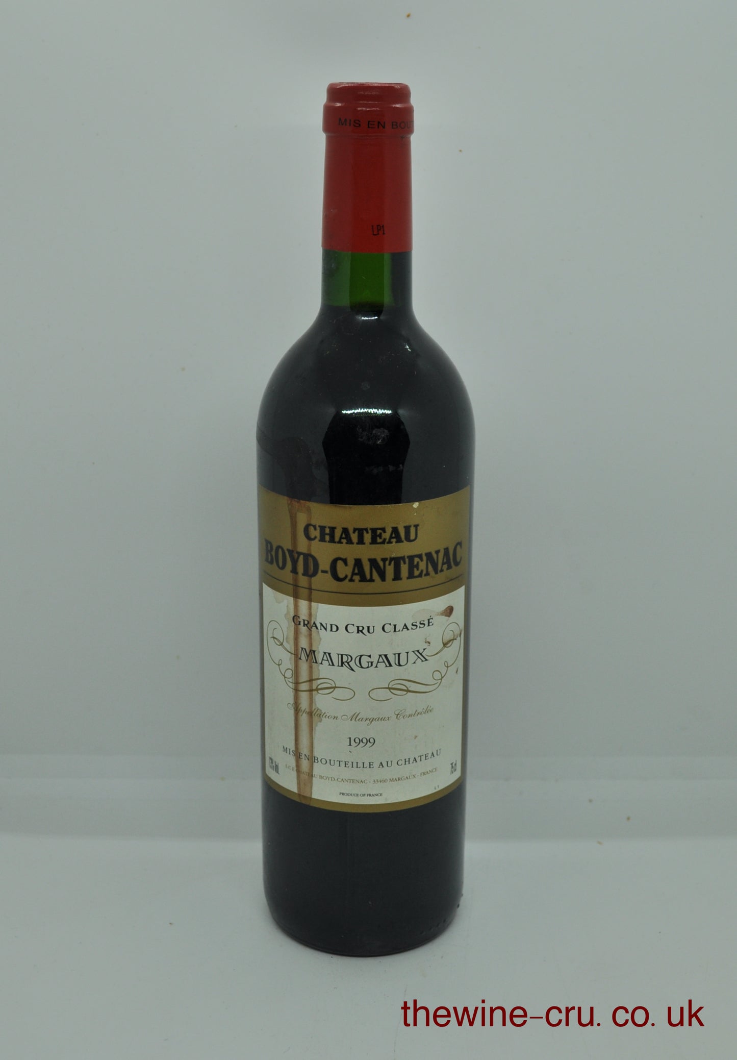 1999 vintage red wine. The bottle is in good condition, there is a stai on the label from another bottle. Immediate delivery. Free local delivery. Gift wrapping available.