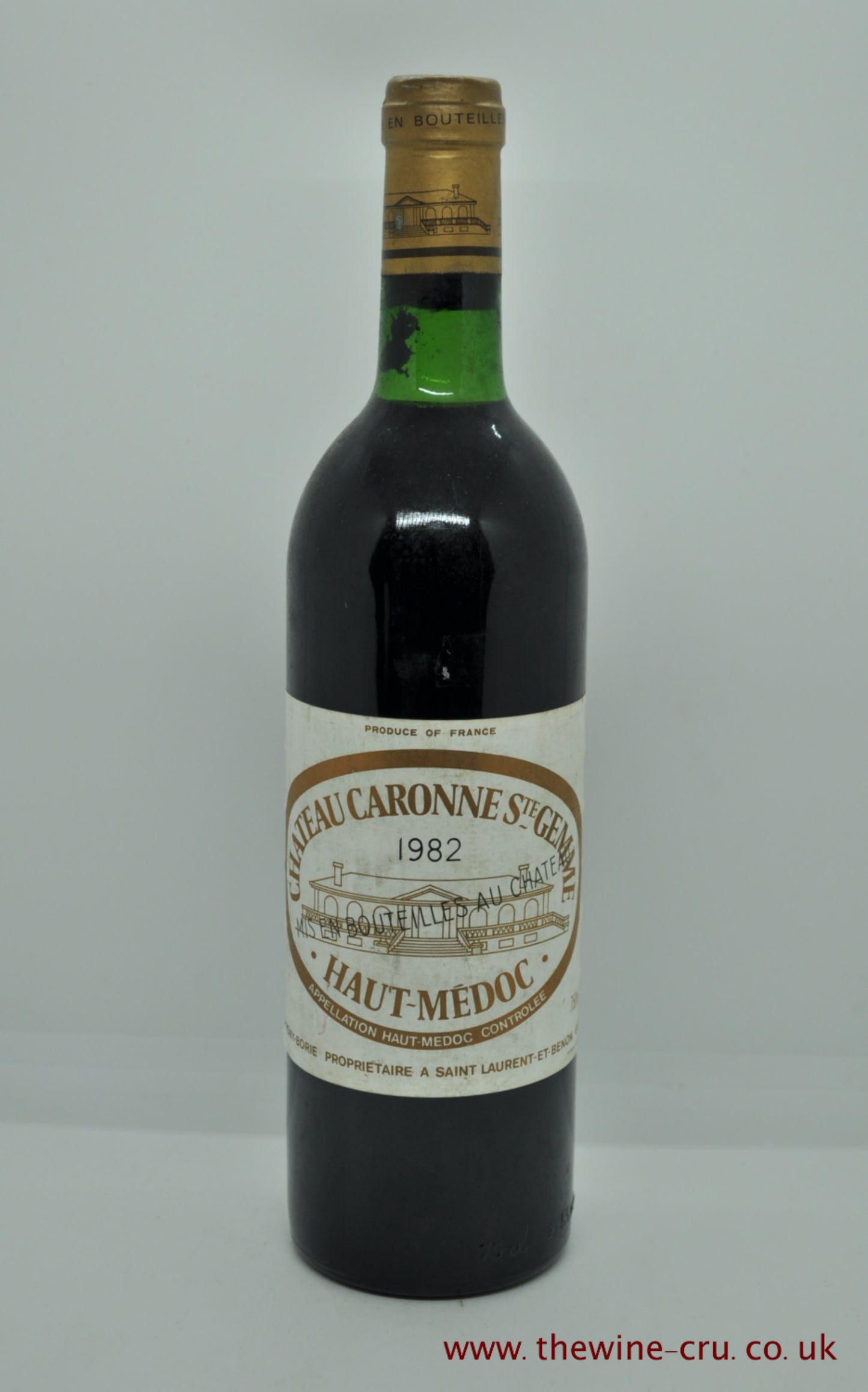 1982 vintage red wine. Chateau Caronne Ste Gemme. France, Bordeaux. The bottle is in good condition with the wine level base of neck. Immediate delivery. Free local delivery. Gift rapping available.