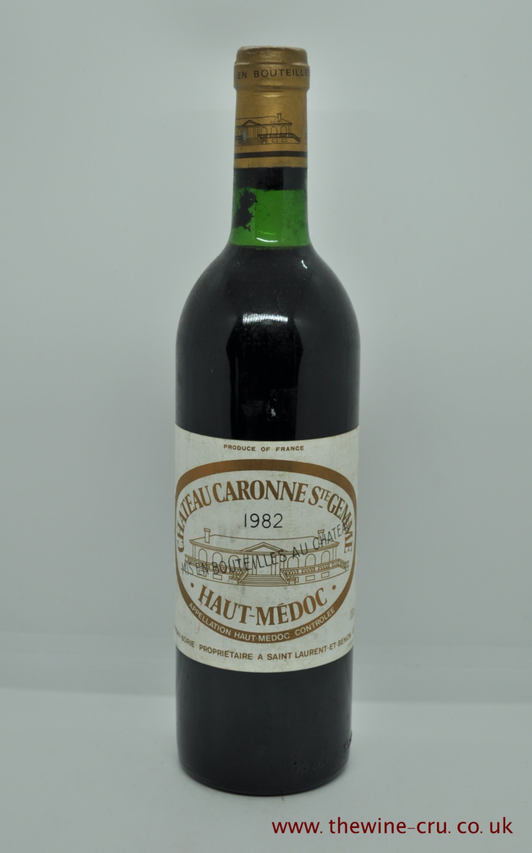 1982 vintage red wine. Chateau Caronne Ste Gemme. France, Bordeaux. The bottle is in good condition with the wine level base of neck. Immediate delivery. Free local delivery. Gift rapping available.