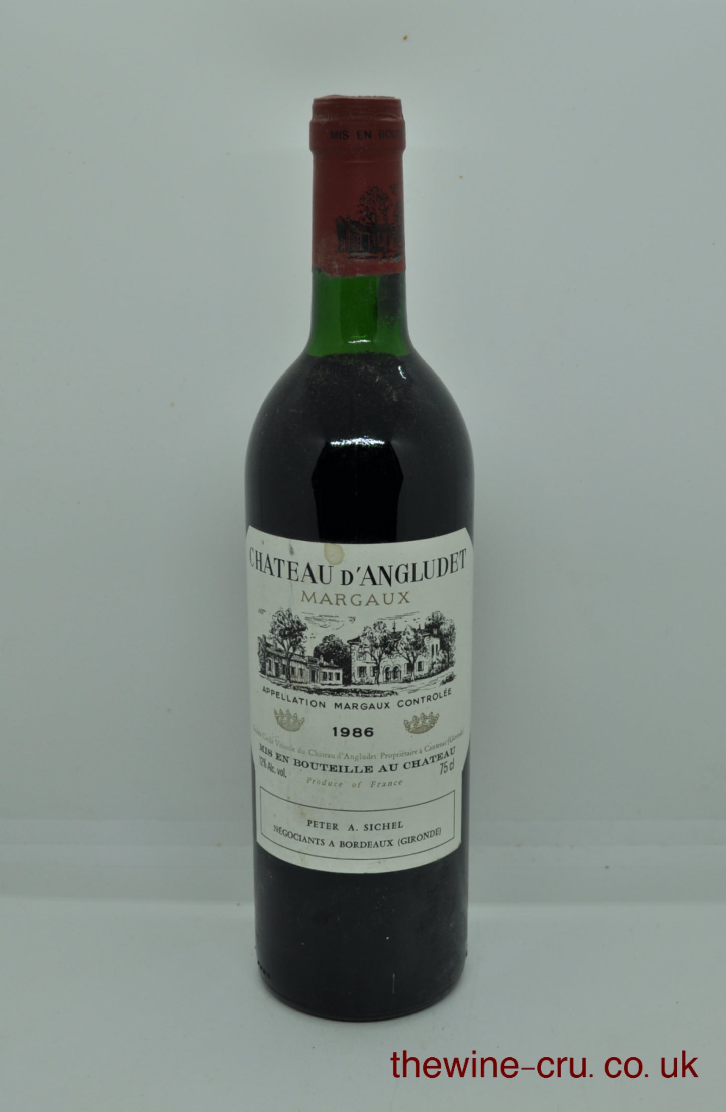 1986 vintage red wine. The bottle is in good condition with the wine level very top shoulder. Immediate delivery. Free local delivery. Gift wrapping available.