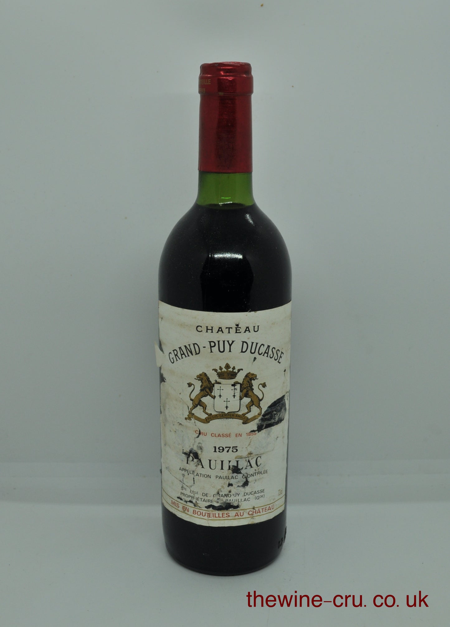 1975 vintage red wine. The bottle is in good condition. The label is a little scrappy and the wine level is base of neck. Immediate delivery. Free local delivery. Gift wrapping available.