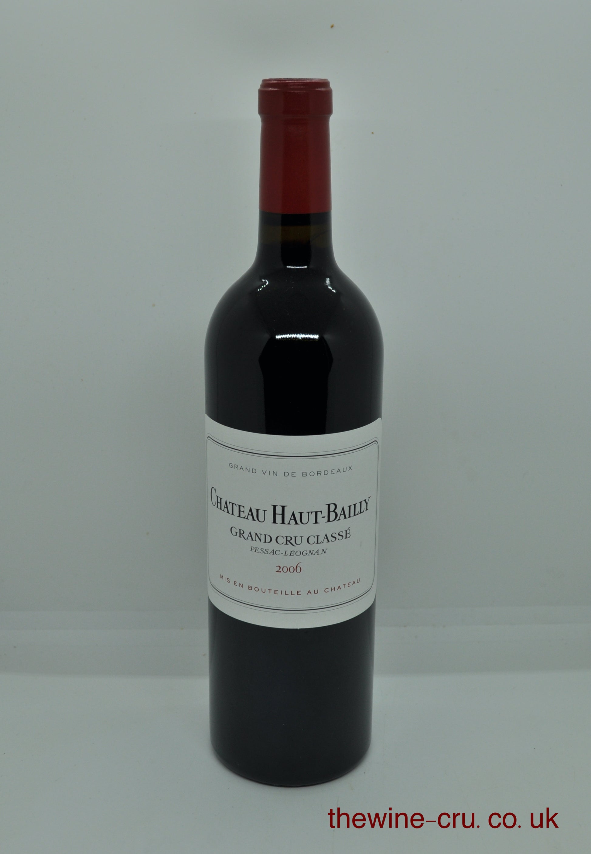 2006 vintage red wine from pessac-leognan. The bottle is in excellent condition. Immediate delivery. Free local delivery. Gift wrapping available.