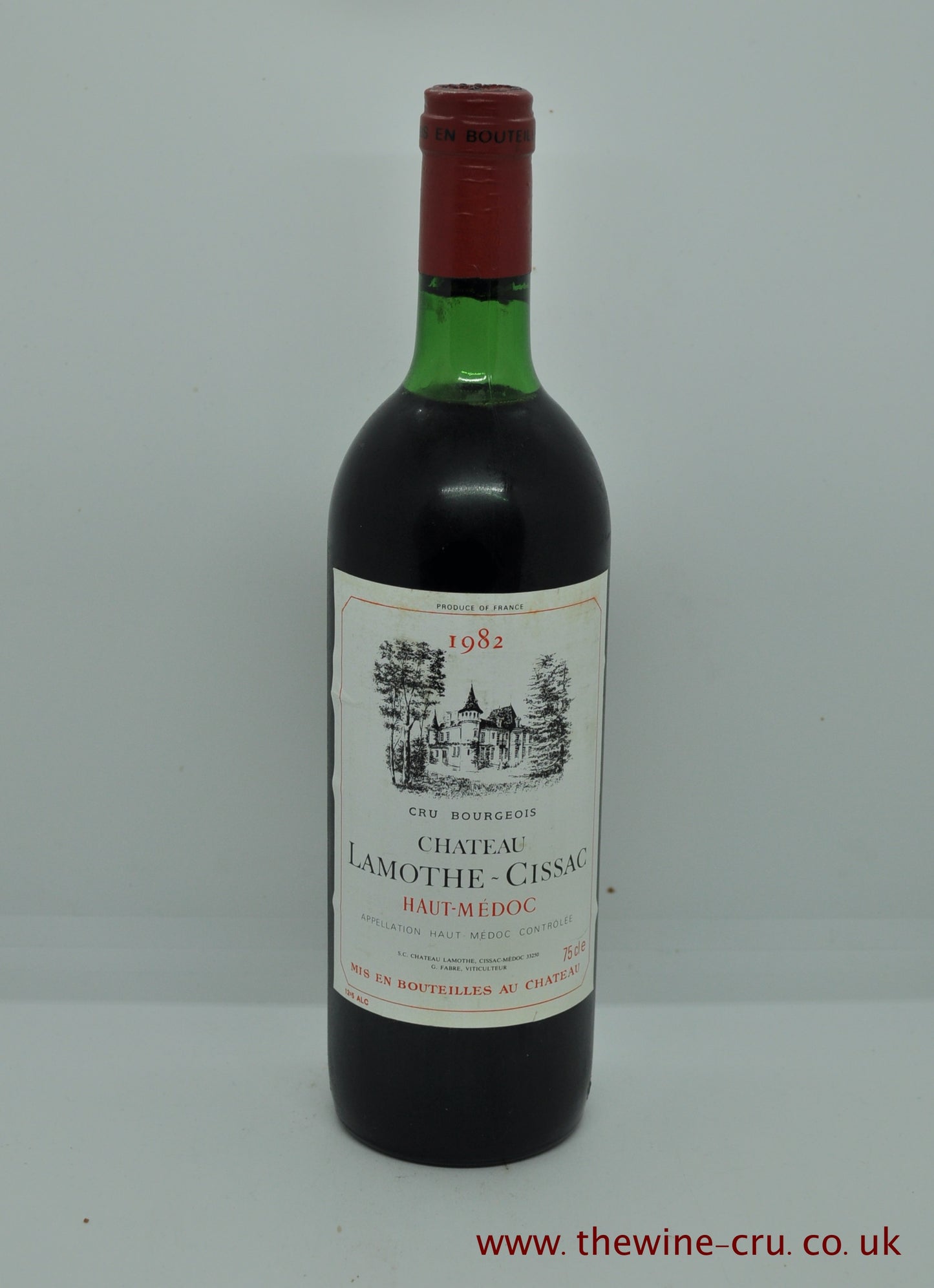 1982 vintage red wine from Bordeaux, France. The bottle is in good condition with the wine level top shoulder. Immediate delivery. Free local delivery. Gift wrapping available.