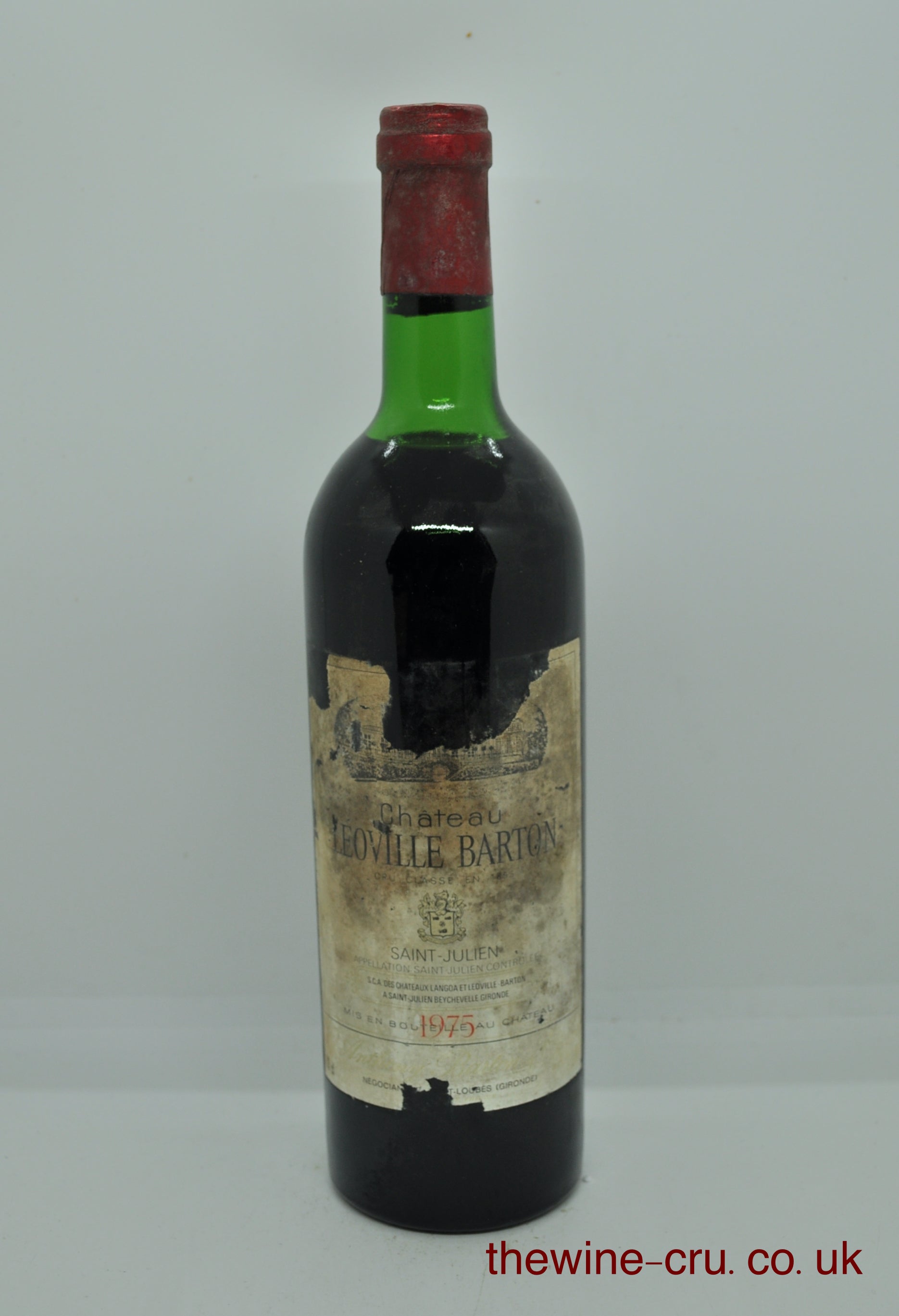 1975 vintage red wine. The label is bins oiled. Immediate delivery. free local delivery. Gift wrapping available.
