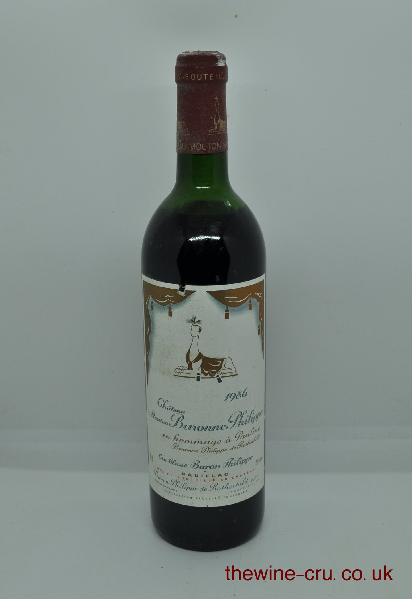 1986 vintage red wine. The bottle is in general good condition with a wine level of high to top shoulder. Immediate delivery. Free local delivery. Gift wrapping available.