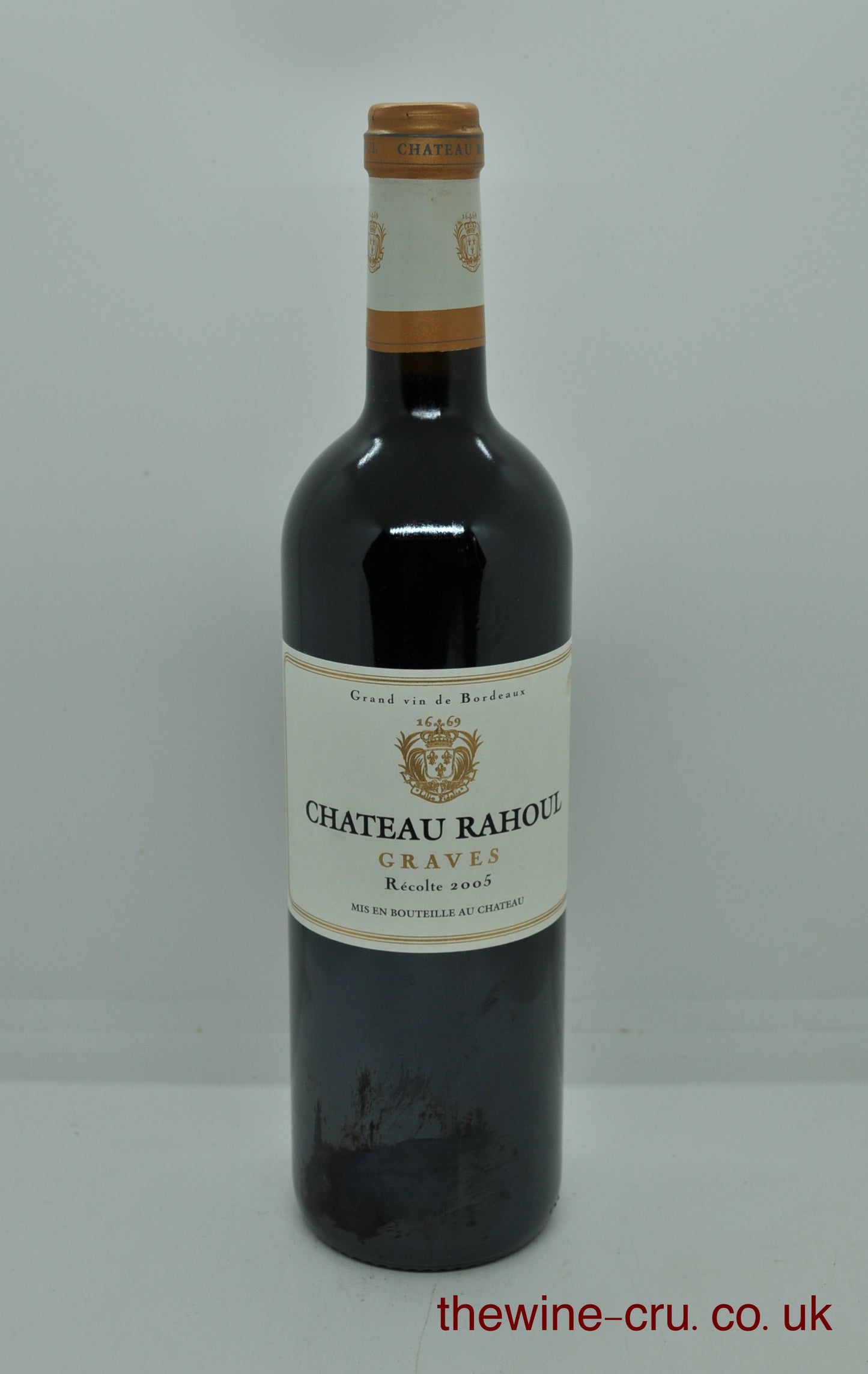 2005 vintage red wine from the Graves region of Bordeaux. The bottle is in good condition. Immediate delivery. Free local delivery. Gift wrapping available.