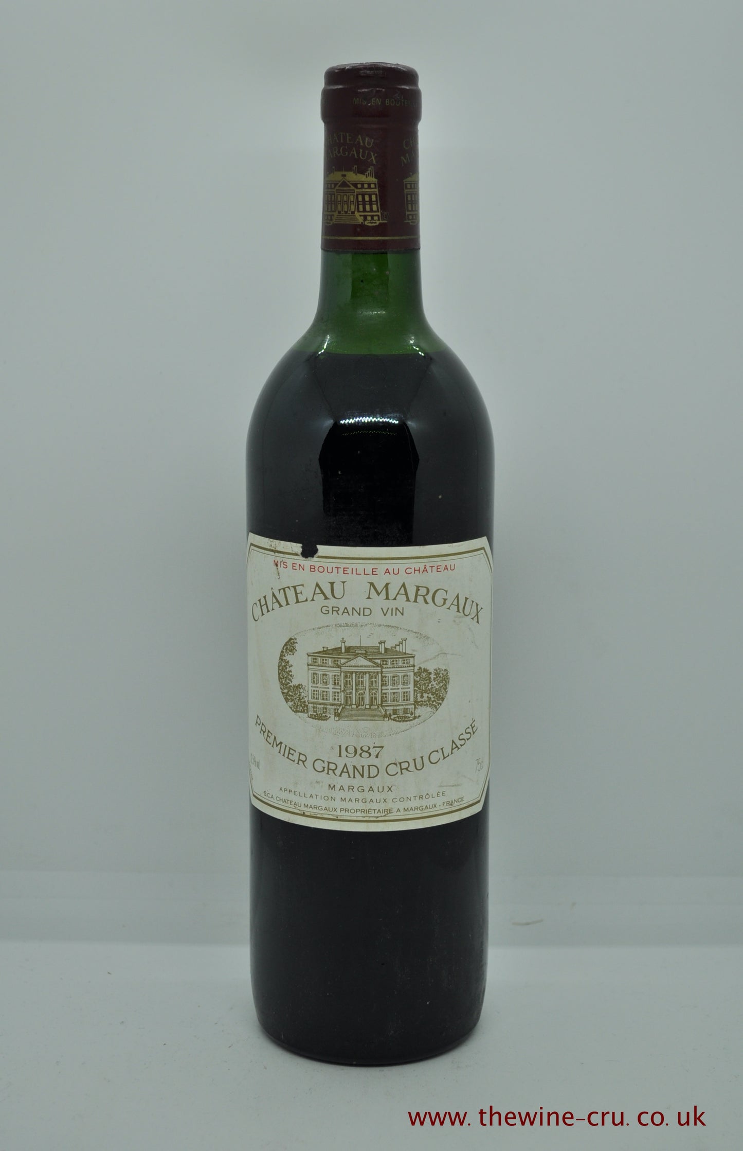 1987 vintage red wine. The bottle is in general good condition with the wine level is top shoulder. Immediate delivery available. Gift wrapping available.