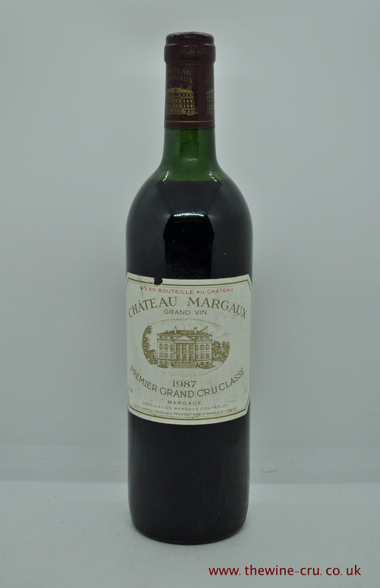 1987 vintage red wine. The bottle is in general good condition with the wine level is top shoulder. Immediate delivery available. Gift wrapping available.