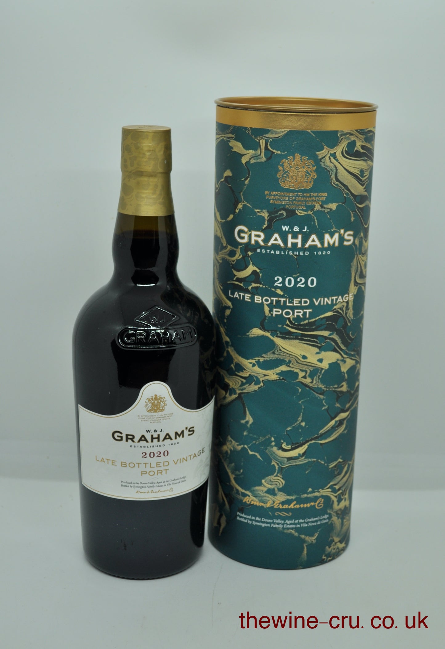 2020 vintage port wine. The bottle is in good condition and in a presentation tube. Immediate delivery. Free local delivery. Gift wrapping available.