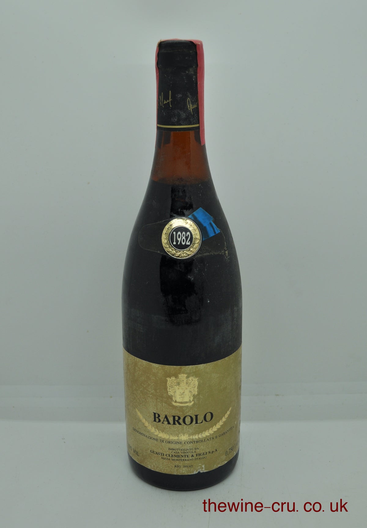 1982 vintage red wine from Piedmont. The bottle is in good condition with the wine level being 3cm below base of the cork. Immediate delivery. Free local delivery. Gift wrapping available.
