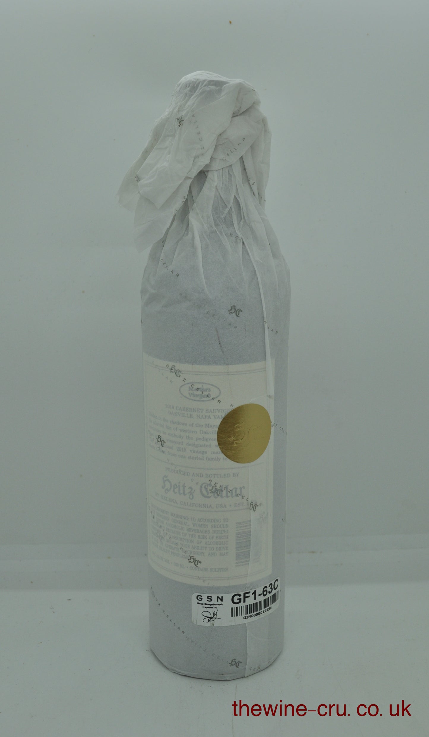 Showing the security tag on the tissue wrapping
