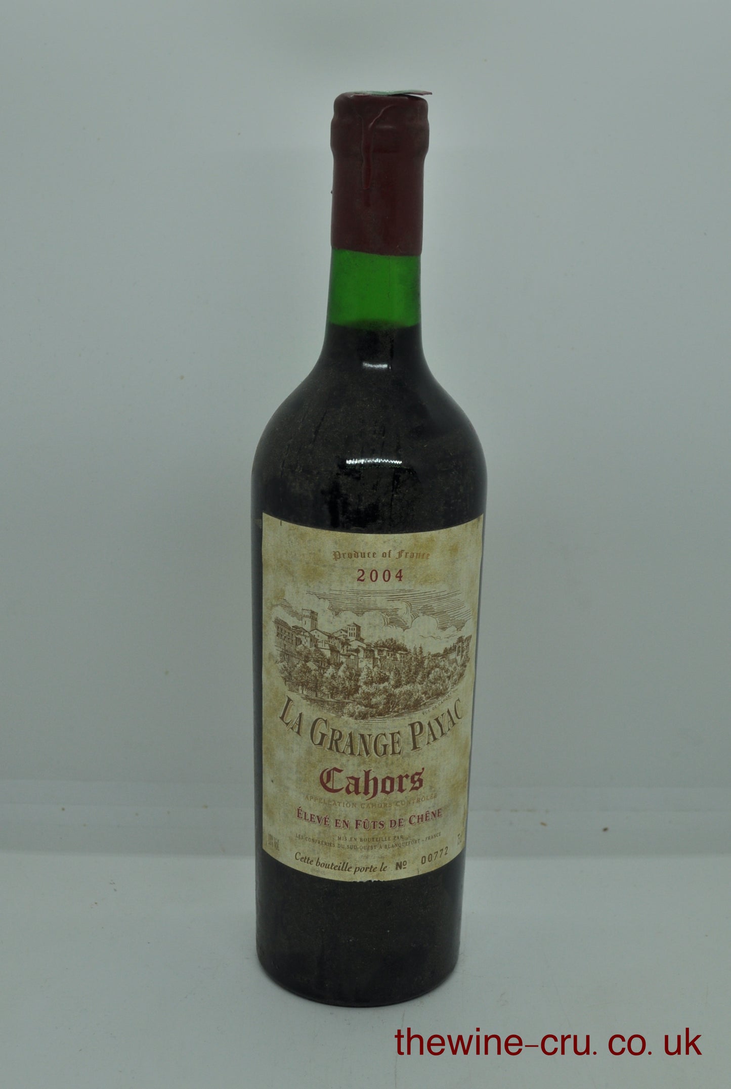 2004 vintage red wine. The bottle is in good condition, but the label is a little dirty. Immediate delivery. Free local delivery. Gift wrapping available.