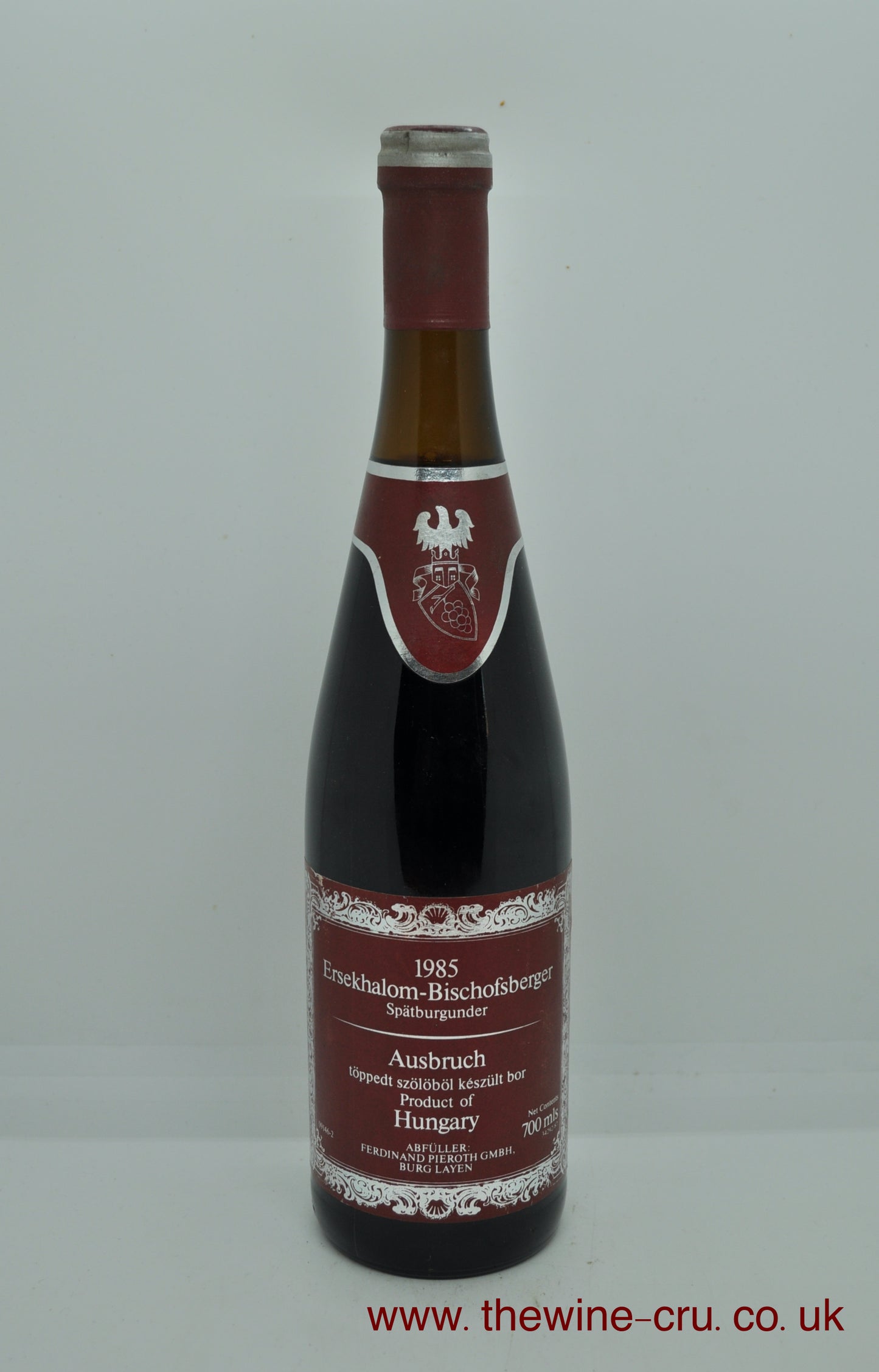 1985 vintage sweet red wine from Hungary. The bottle is in good general condition. Immediate delivery. Free local delivery. Gift wrapping available.