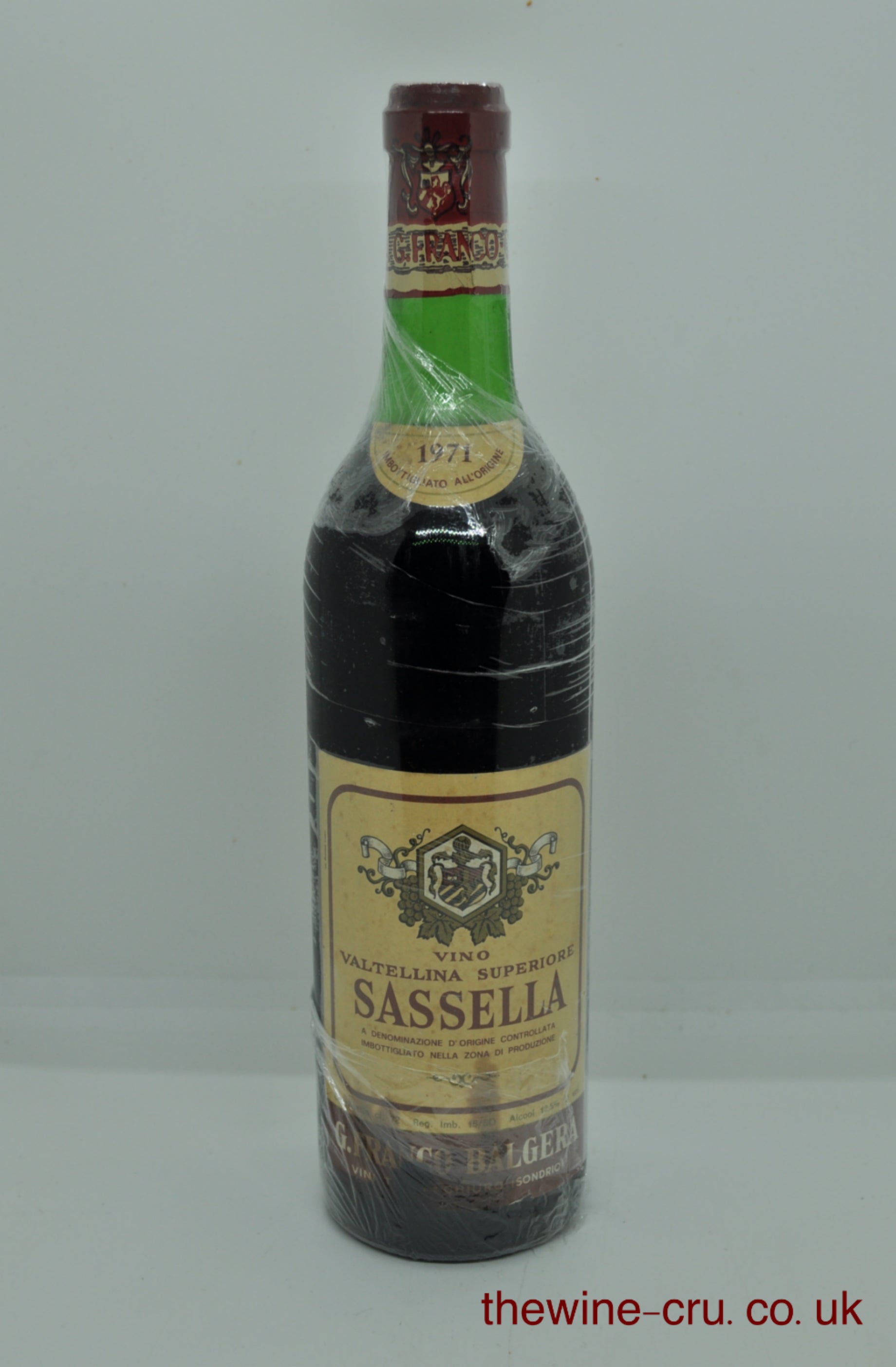 1971 vintage red wine. The bottle is ingeneraly good condition. Label a little bin soiled and the wine level is top shoulder. Immediate delivery. Free local delivery. Gift wrapping available.