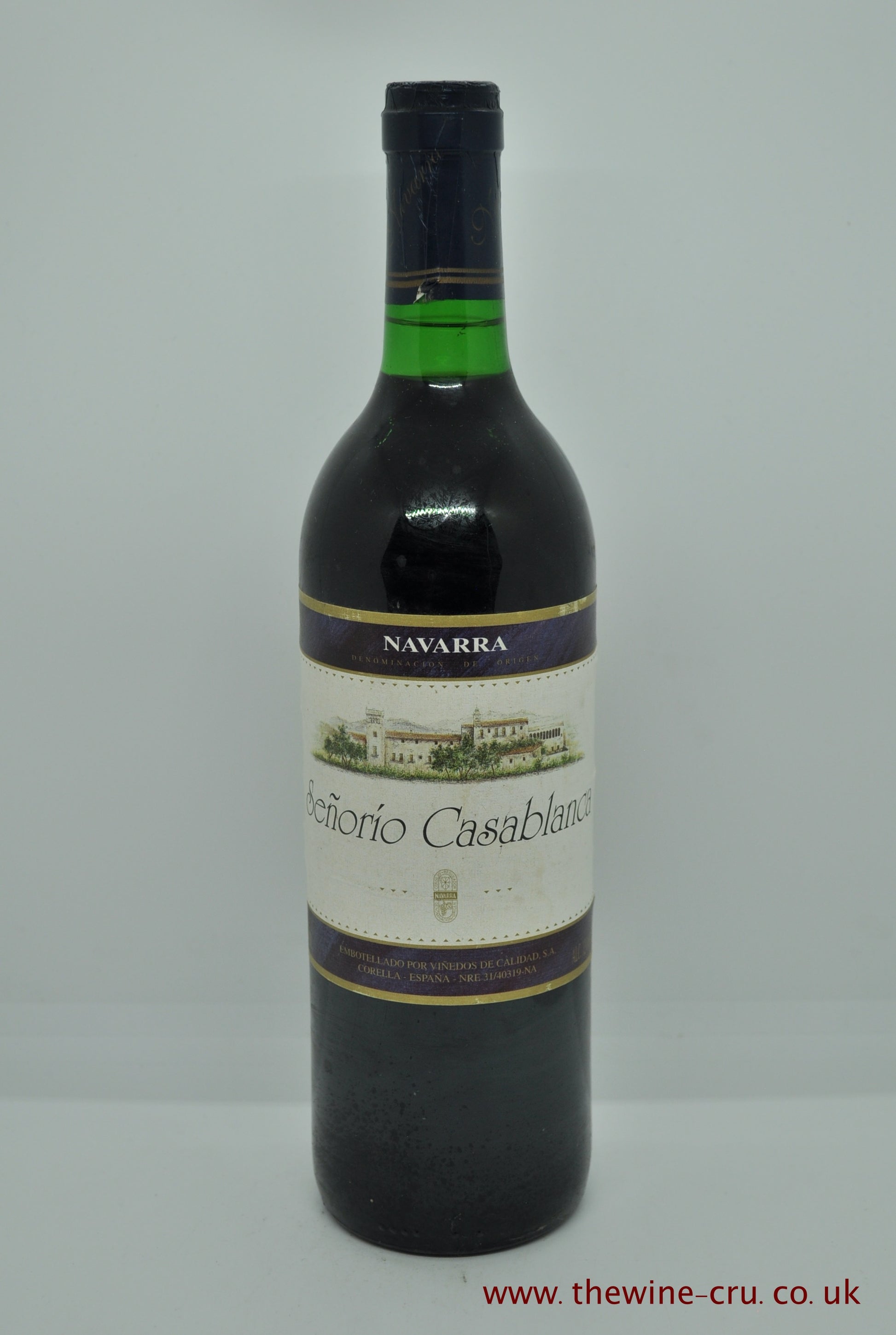 1999 vintage red wine from Italy. Senorio Casablanco Navarra. The bottle is in good general condition. Immediate delivery. Free local delivery. Gift wrapping available.