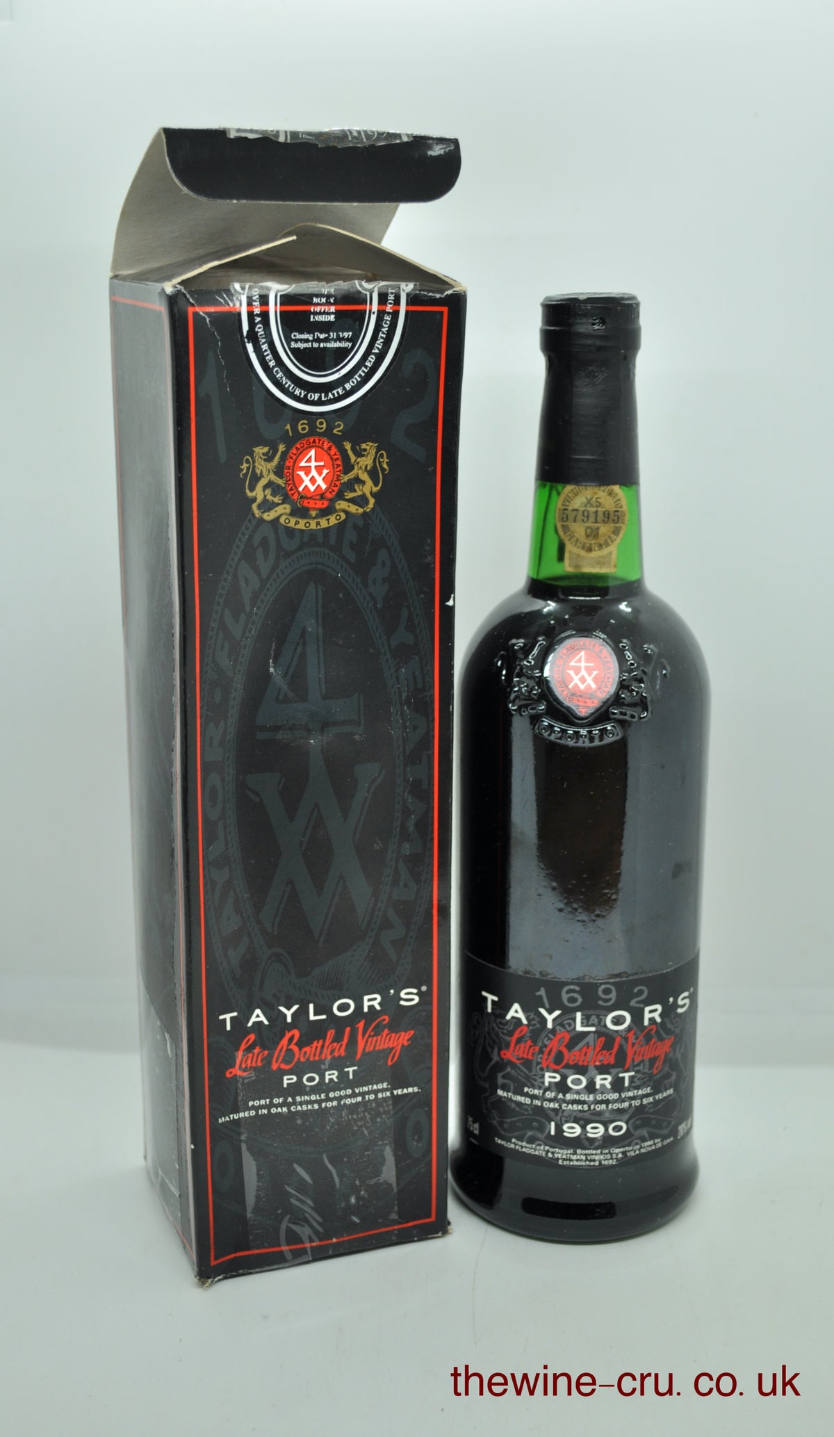 1990 vintage red port wine. The bottle is in good general condition with the wine level being base of neck. Original box, although this is quite bashed. Immediate delivery. Free local delivery. Gift wrapping available.