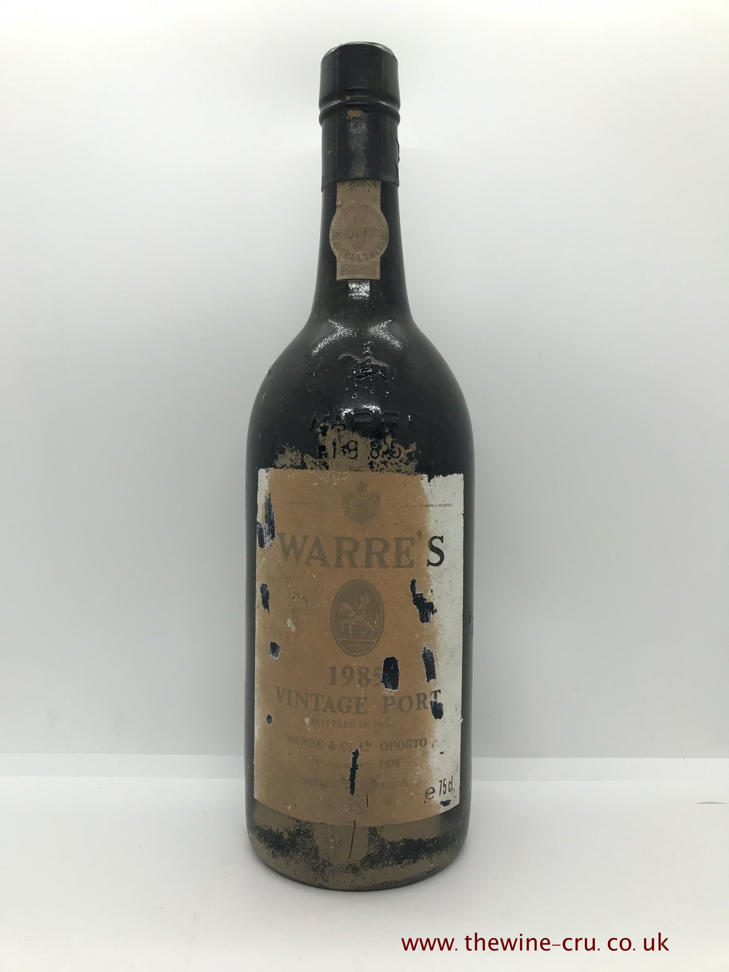 1985 vintage port wine. Labels are damaged but the wine level is base of neck. Immediate delivery. Free local delivery. Gift wrapping available.