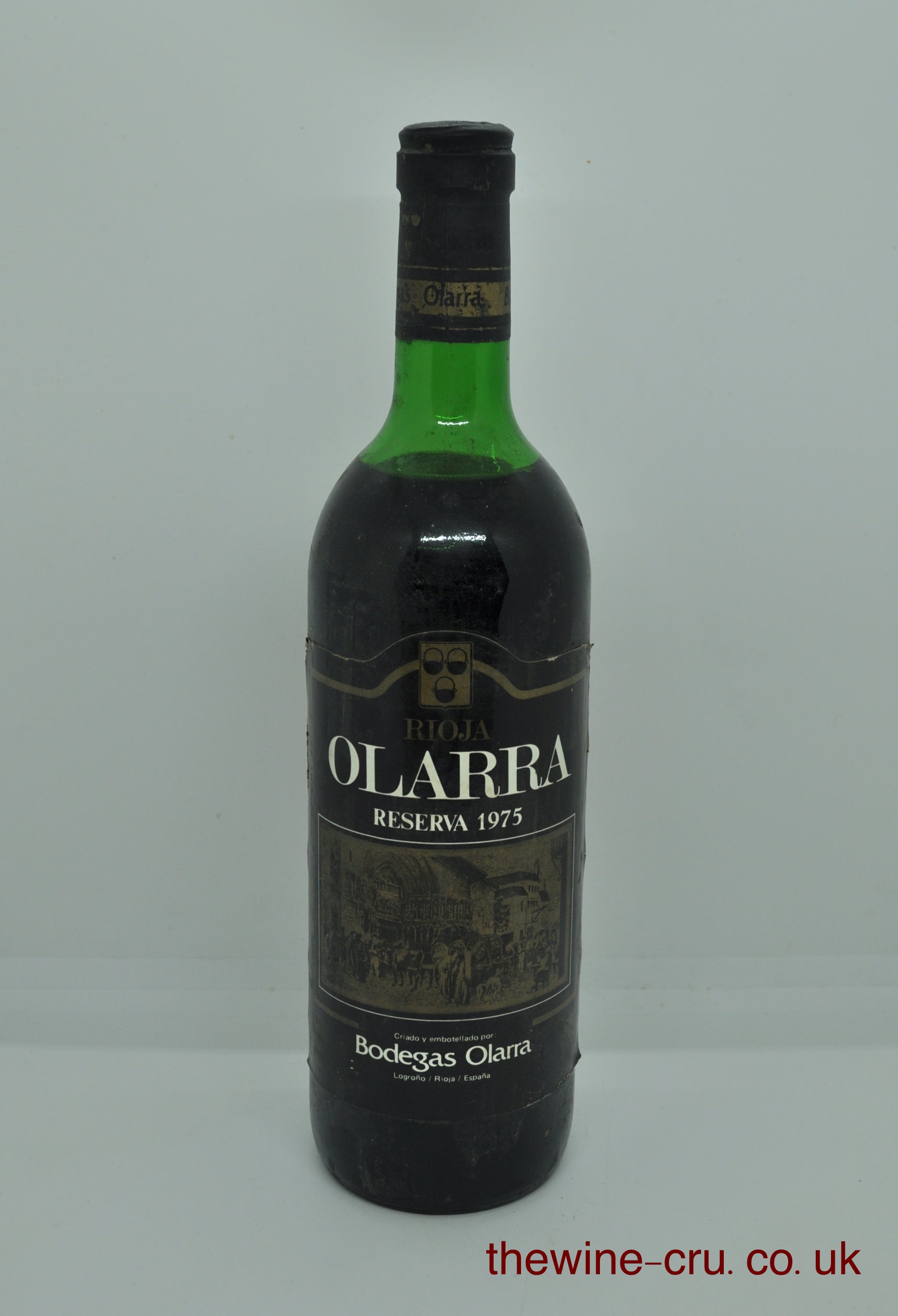 1975 vintage red wine. The bottle is in good general condition with the wine level top shoulder. Immediate delivery. Free local delivery. Gift wrapping available.