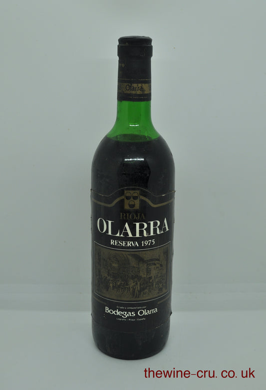 1975 vintage red wine. The bottle is in good general condition with the wine level top shoulder. Immediate delivery. Free local delivery. Gift wrapping available.
