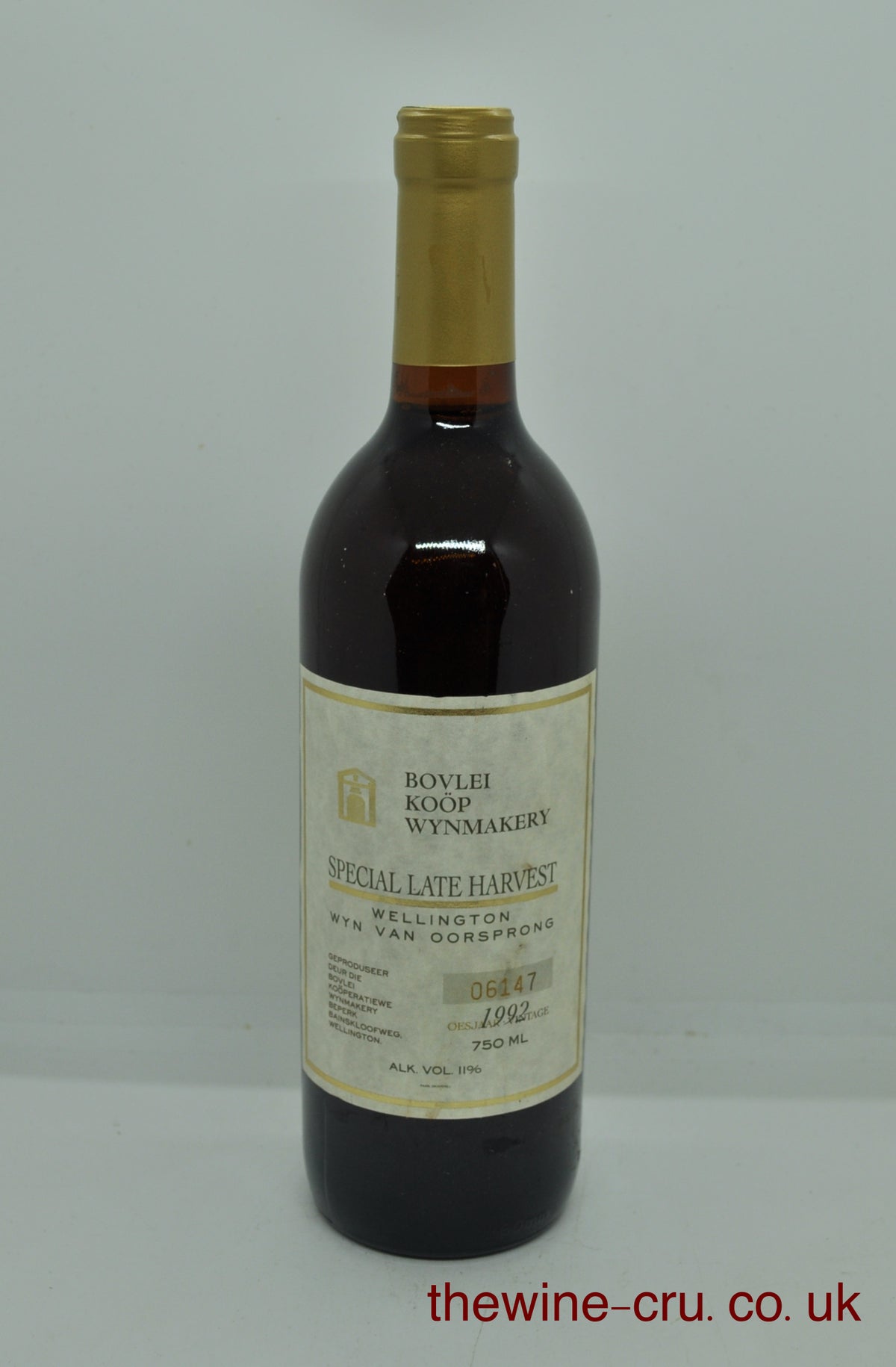 1992 vintage sweet white wine from South Africa. The bottle is in good condition. Immediate delivery. Gift wrapping available. Free local delivery.