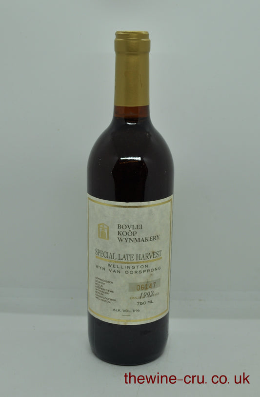 1992 vintage sweet white wine from South Africa. The bottle is in good condition. Immediate delivery. Gift wrapping available. Free local delivery.