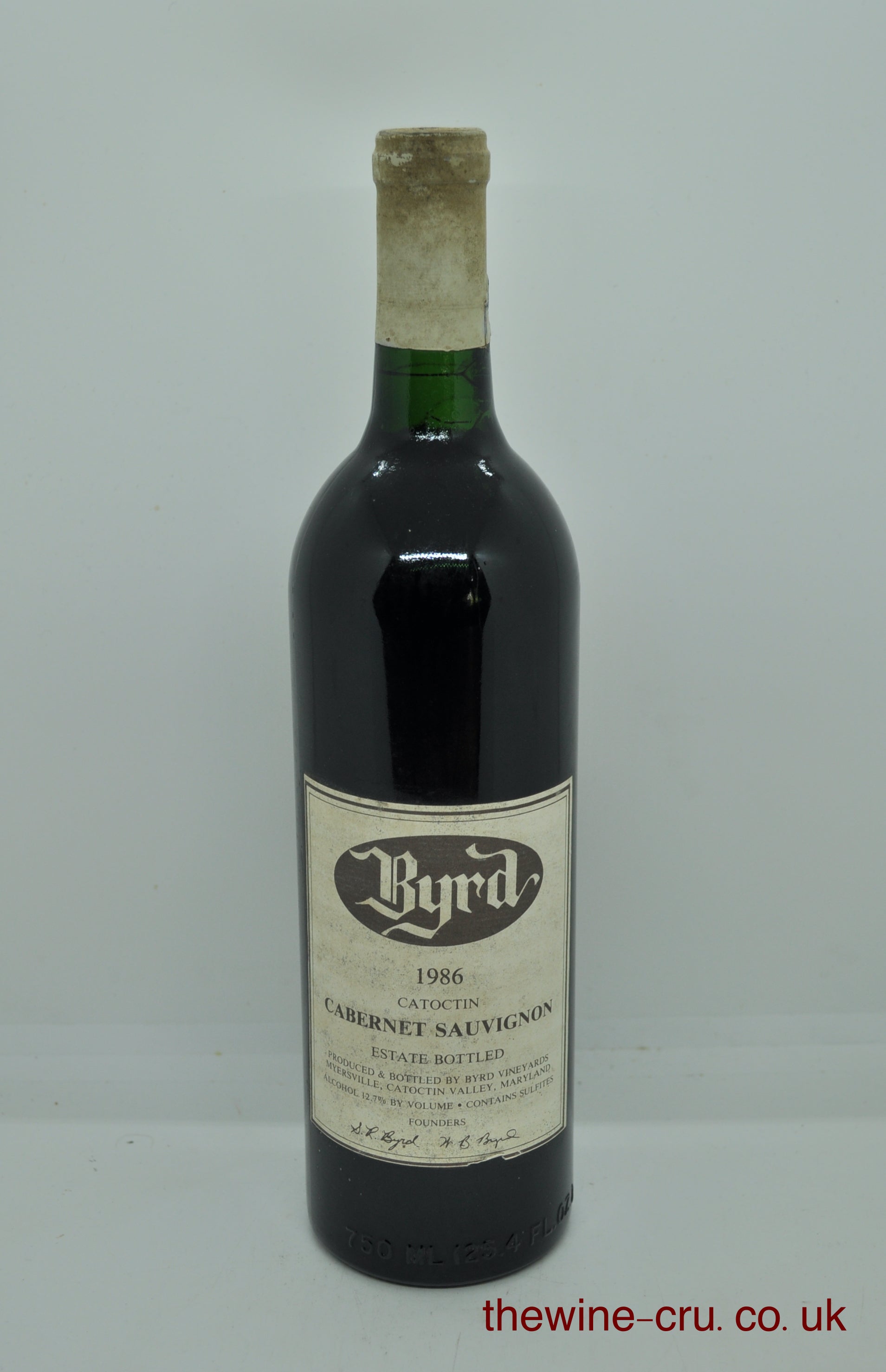 1986 vintage red wine. The bottle is in good general condition. The capsule has some discolouration. Immediate delivery. Free local delivery. Gift wrapping available.