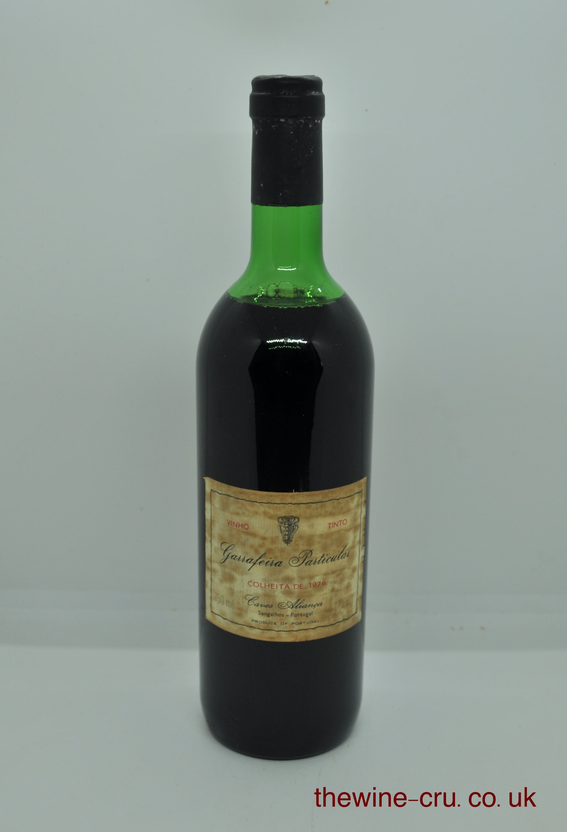 1976 vintage red wine. The bottle is in good condition with the wine level being high shoulder and the label is a little bin soiled. Immediate delivery. Free local delivery. Gift wrapping available.