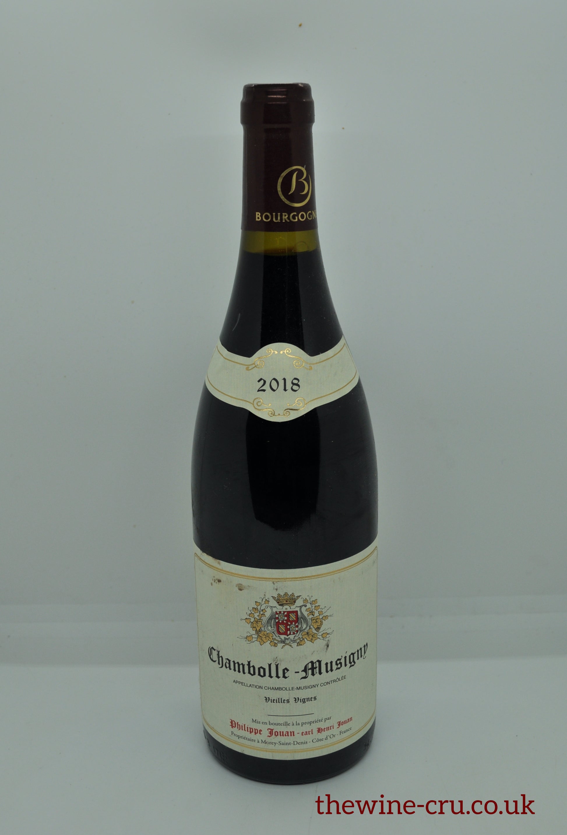 2018 vintage red wine from Burgundy. The bottle is in good condition. Immediate delivery. Free local delivery. Gift wrapping available.