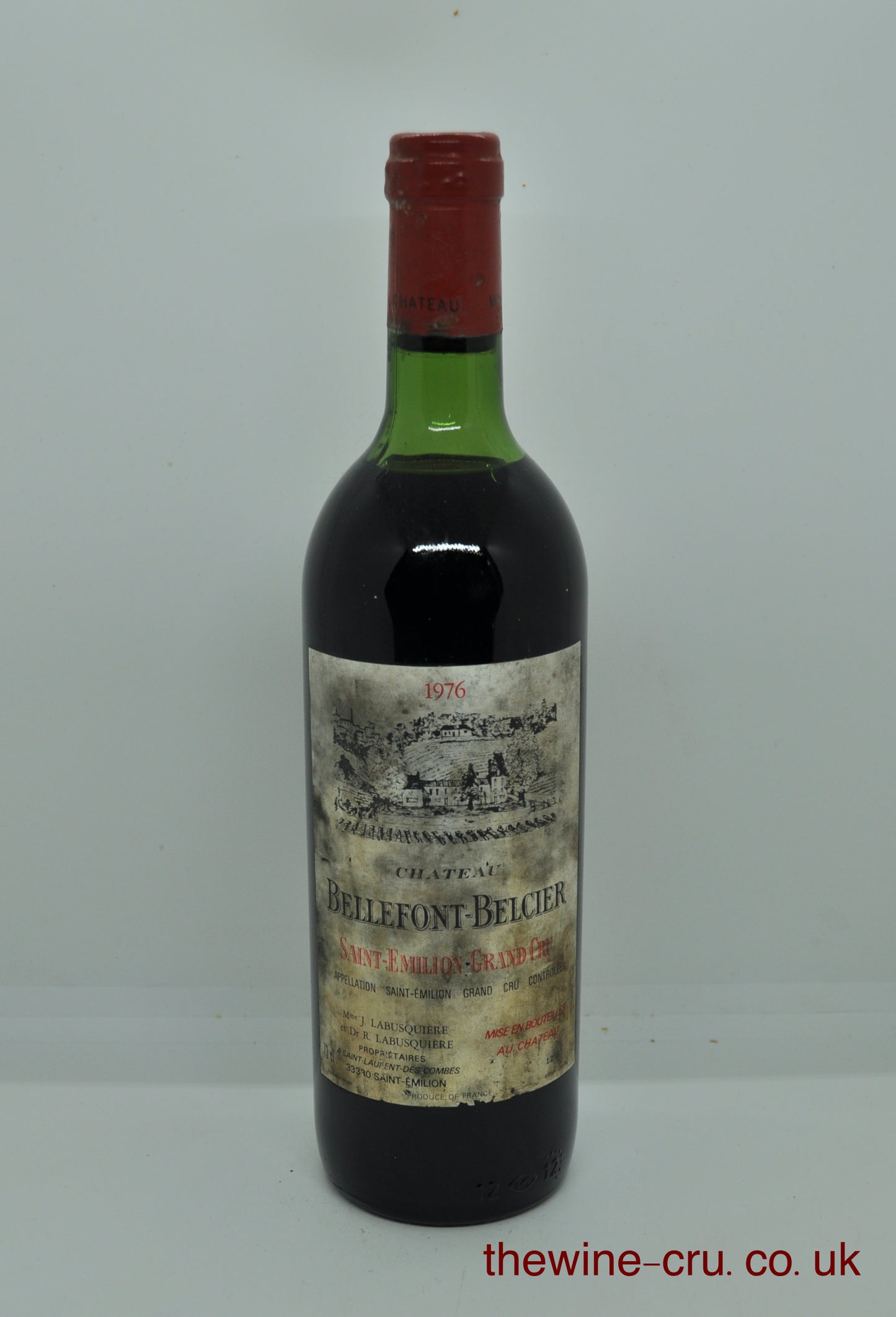 1976 vintage red wine. The bottle is in good general condition. The label is bin soiled and the wine level is top shoulder. Immediate delivery. Free local delivery. Gift wrapping available.