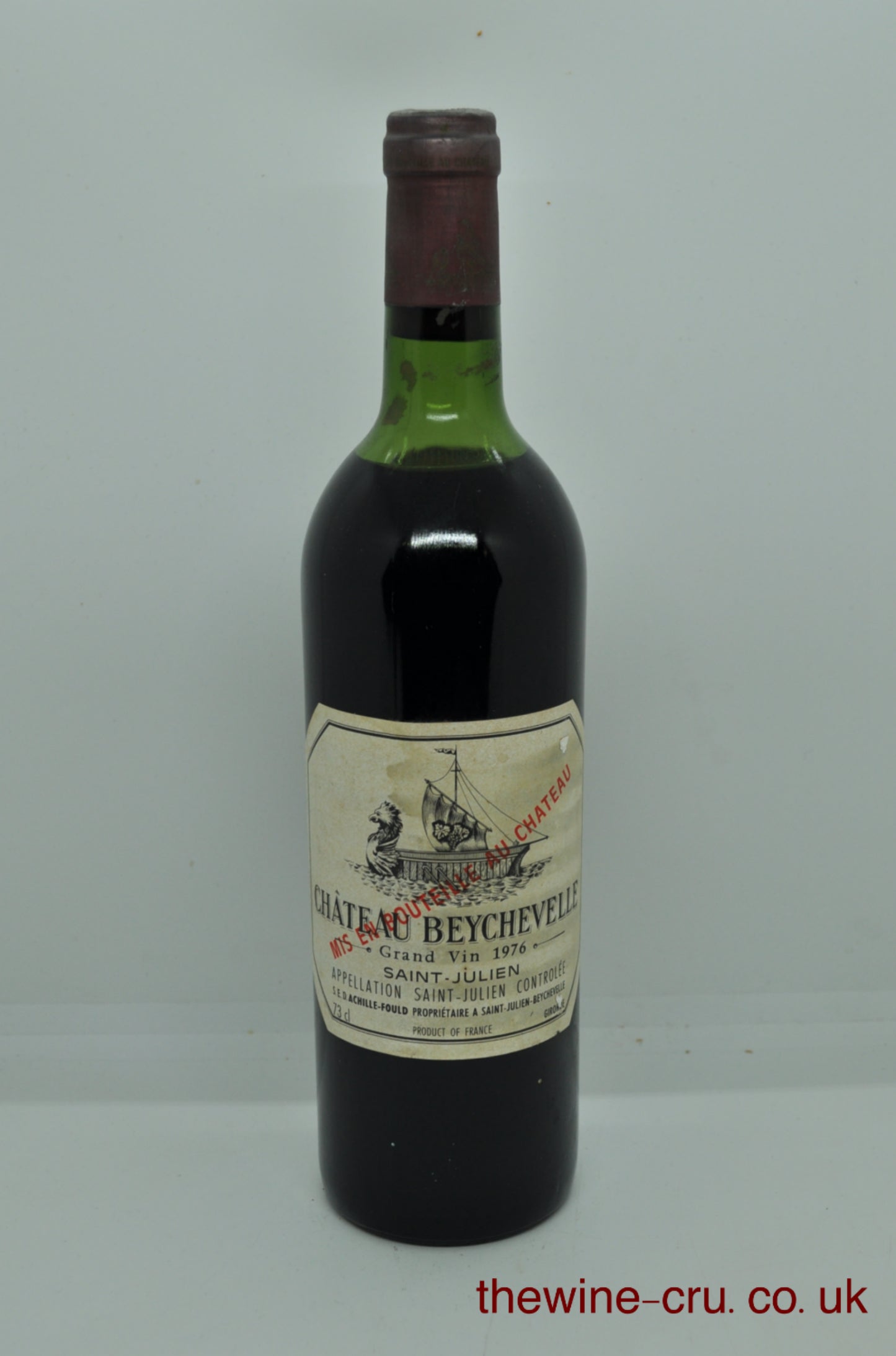 1976 vintage red wine. The bottle is in good general condition with the wine level being high shoulder. Immediate delivery. Free local delivery. Gift wrapping available.