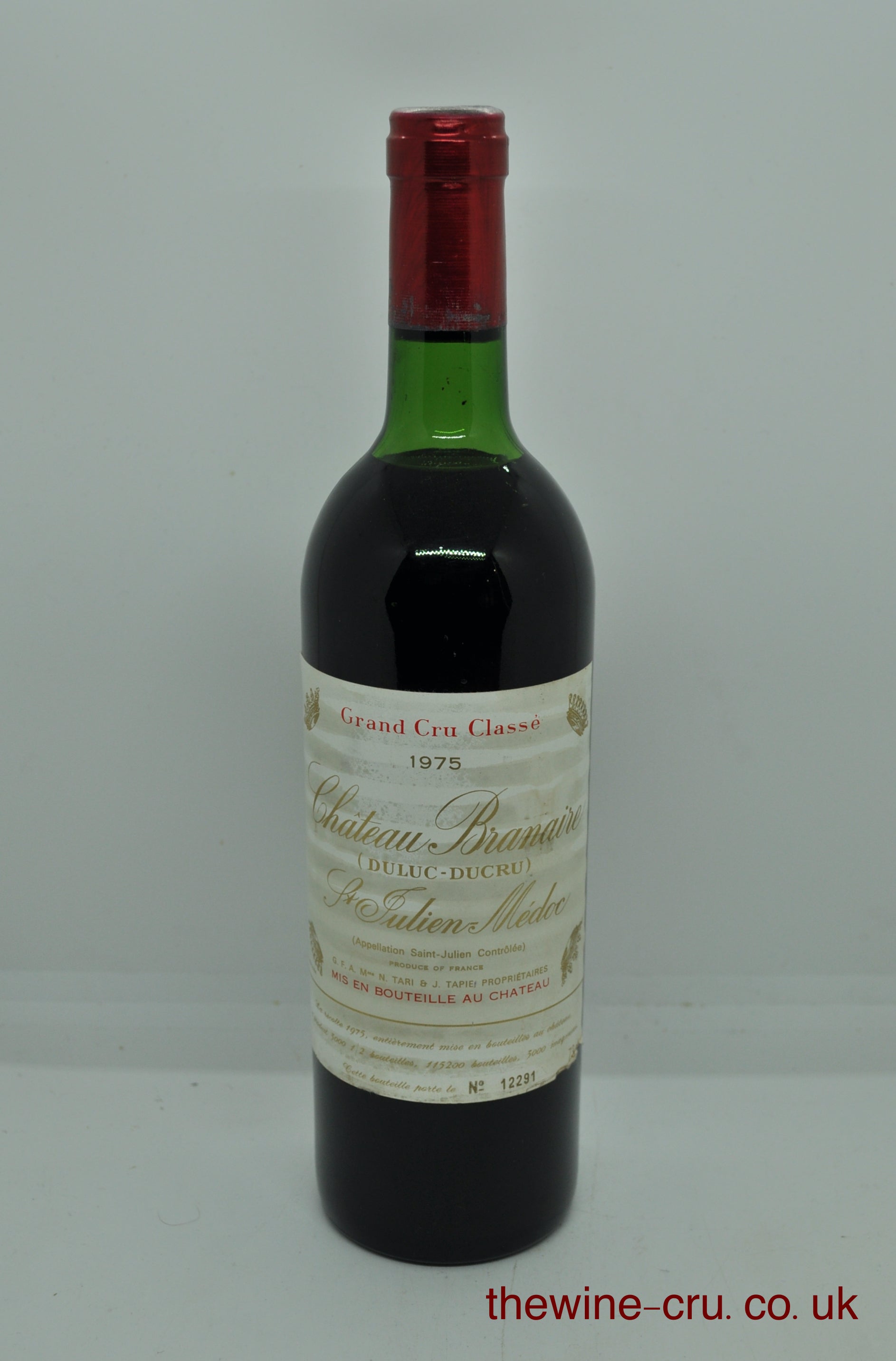 1975 vintage red wine. The bottle is in good general condition. The wine level is top shoulder and the label a little faded. Immediate delivery. Free local delivery. Gift wrapping available.