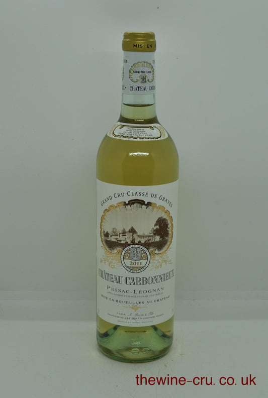 2011 vintage white wine from Pessac-leognan. The bottle is in good condition. Immediate delivery. free local delivery. Gift wrapping available.