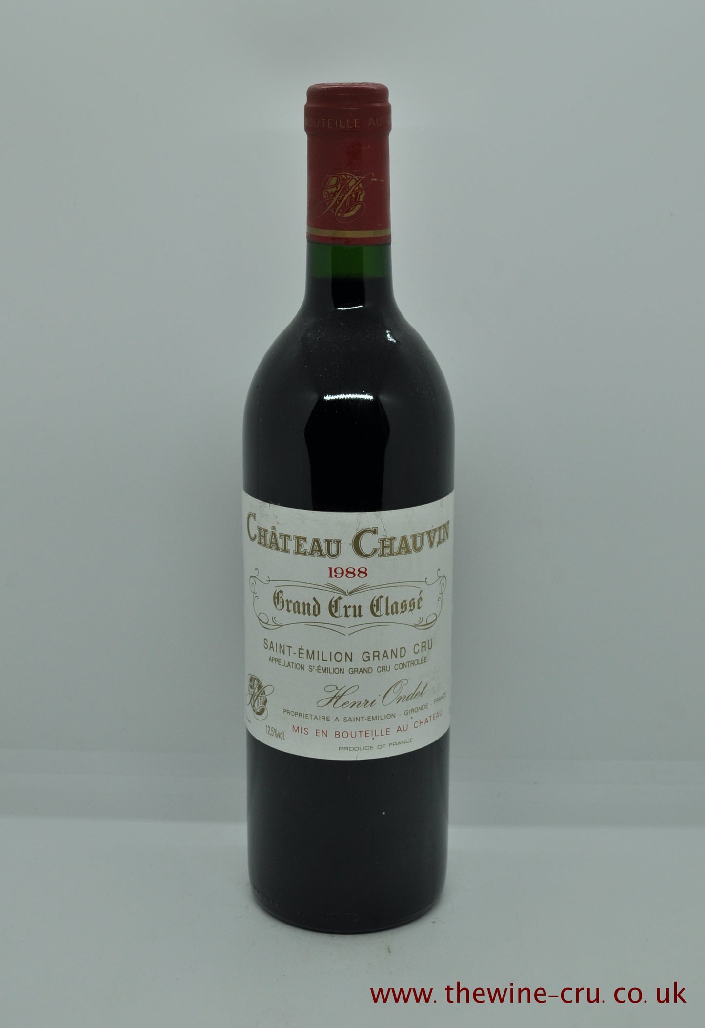 1988 vintage red wine from Bordeaux, France. he bottle is in good condition. Immediate delivery. Free local delivery. Gift rapping available.