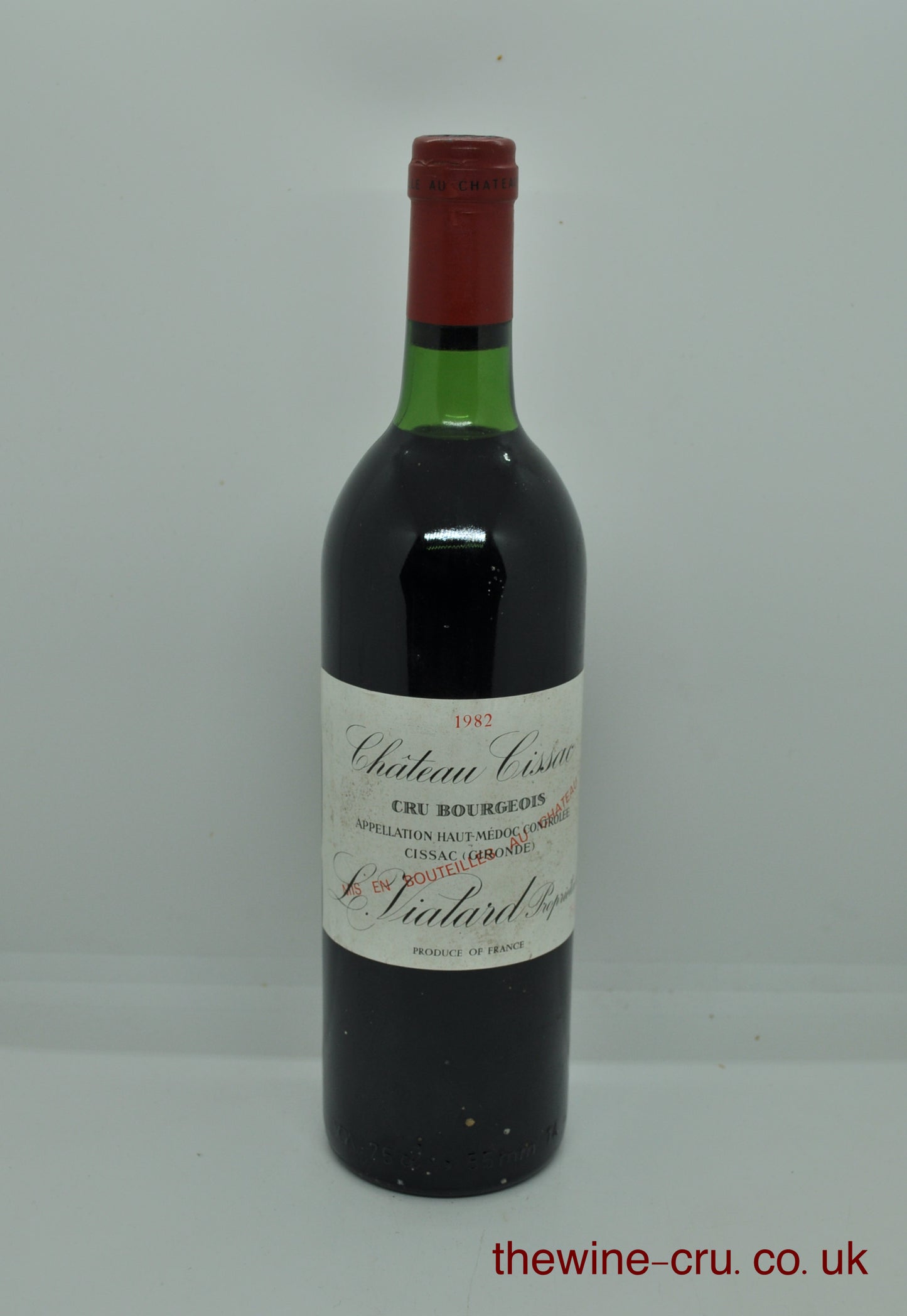 1982 vintage red wine. The bottle is in good condition with the wine level being very top shoulder. Immediate delivery. Free local delivery. Gift wrapping available.