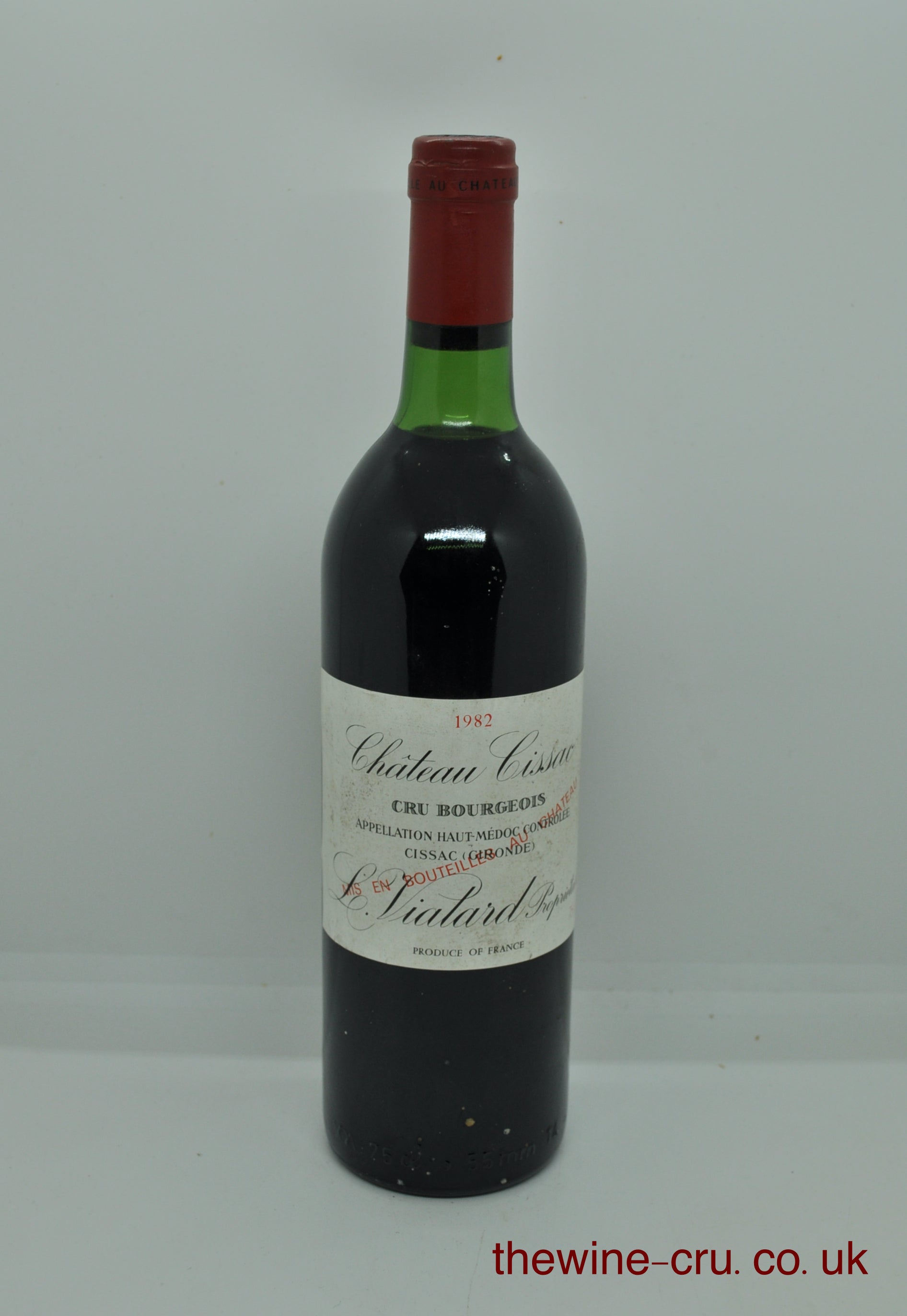 1982 vintage red wine. The bottle is in good condition with the wine level being very top shoulder. Immediate delivery. Free local delivery. Gift wrapping available.