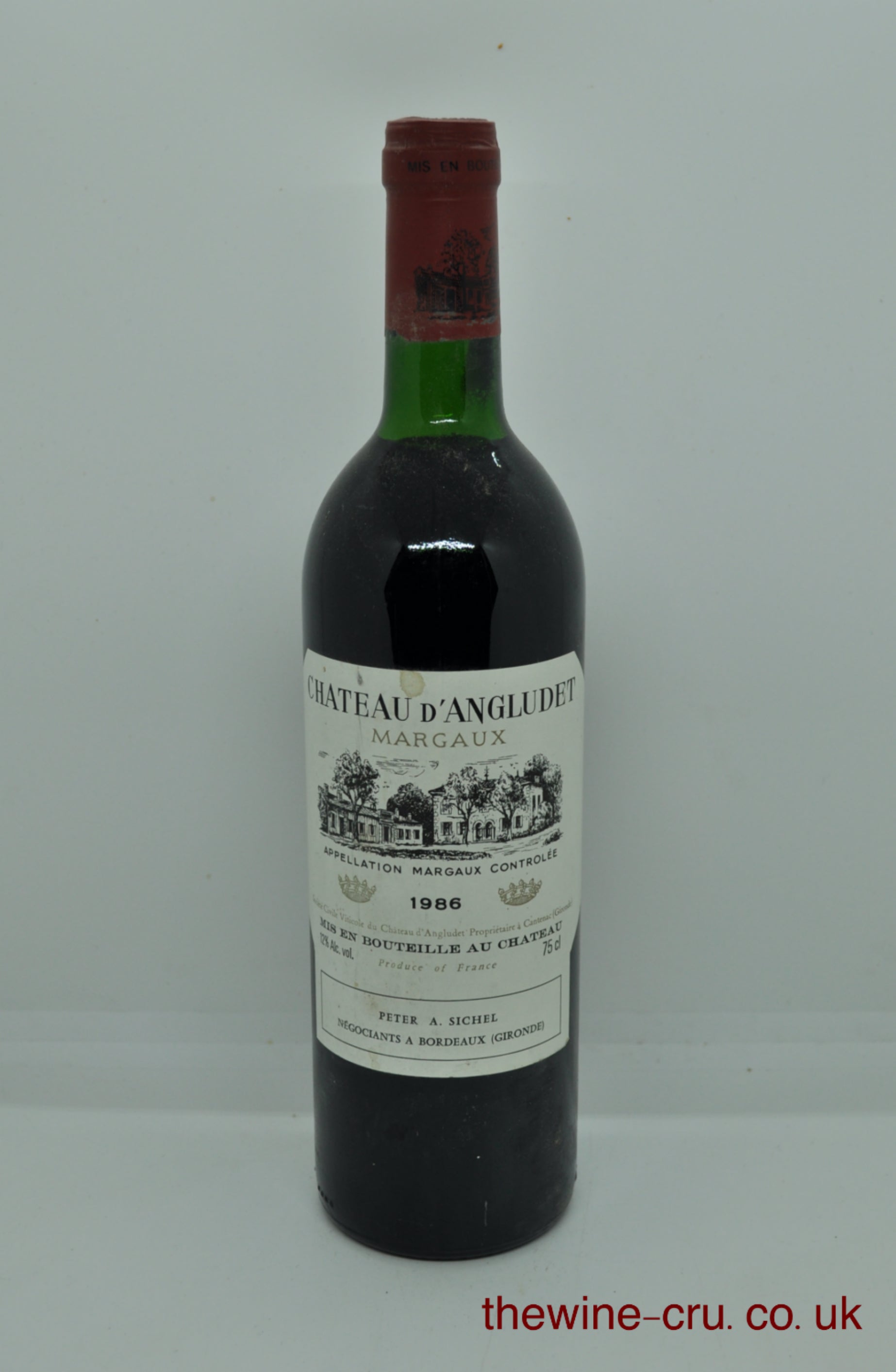 1986 vintage red wine. The bottle is in good condition with the wine level very top shoulder. Immediate delivery. Free local delivery. Gift wrapping available.