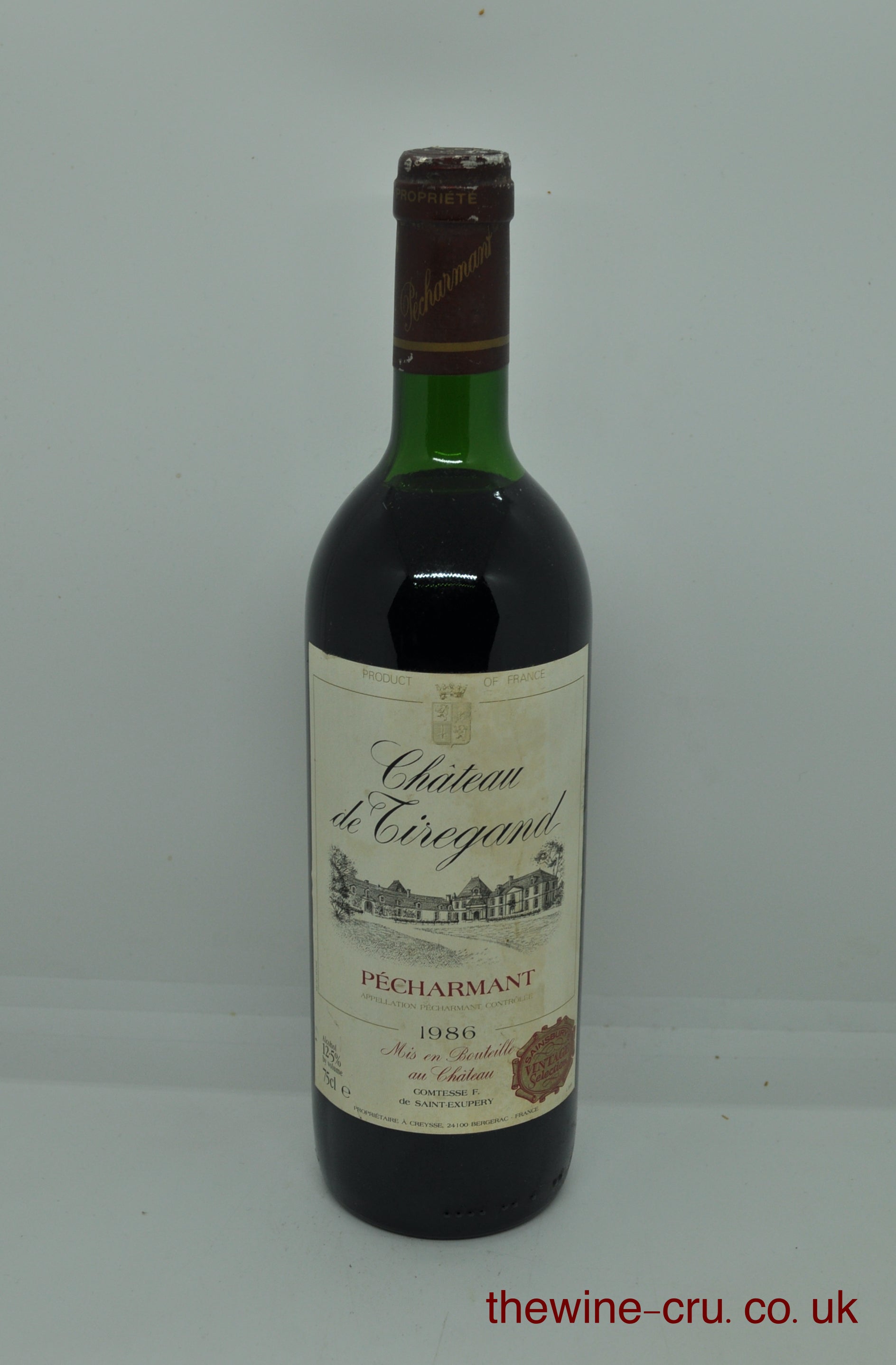 1986 vintage red wine from Pecharmant. The bottle is in good condition with the wine level being top shoulder. Immediate delivery. Free local delivery. Gift wrapping available.