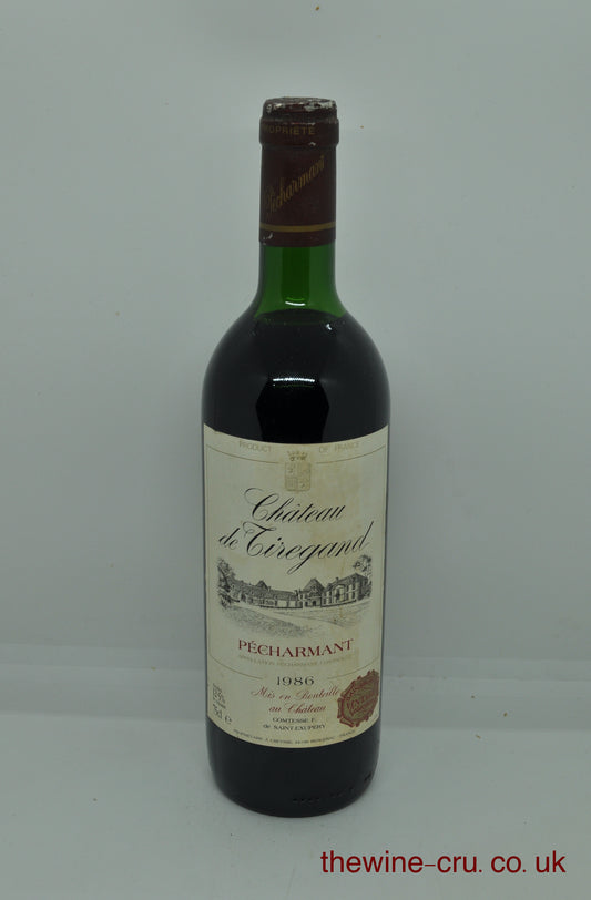 1986 vintage red wine from Pecharmant. The bottle is in good condition with the wine level being top shoulder. Immediate delivery. Free local delivery. Gift wrapping available.