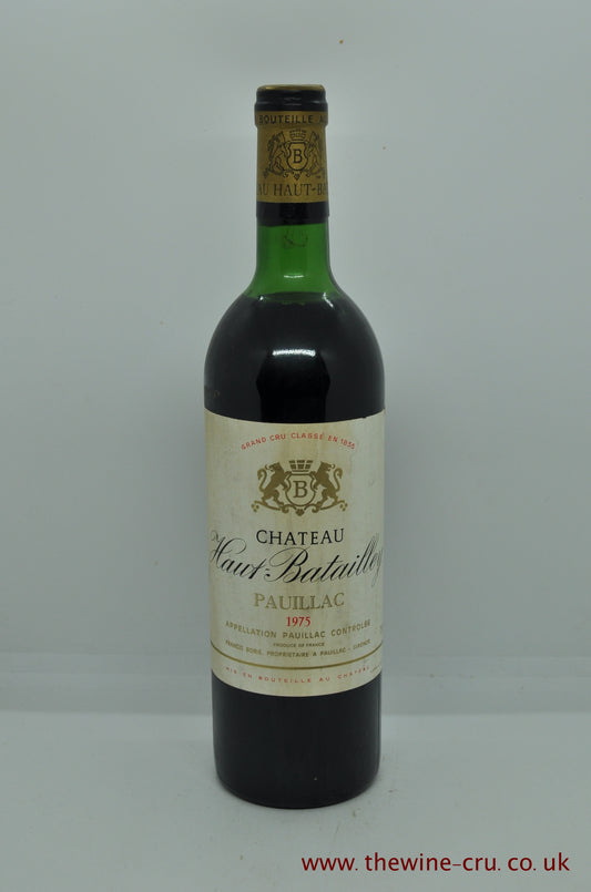 1975 vintage red wine. The bottle is in general good condition. The wine level is top shoulder. Immediate delivery. Free local delivery. Gift wrapping available.