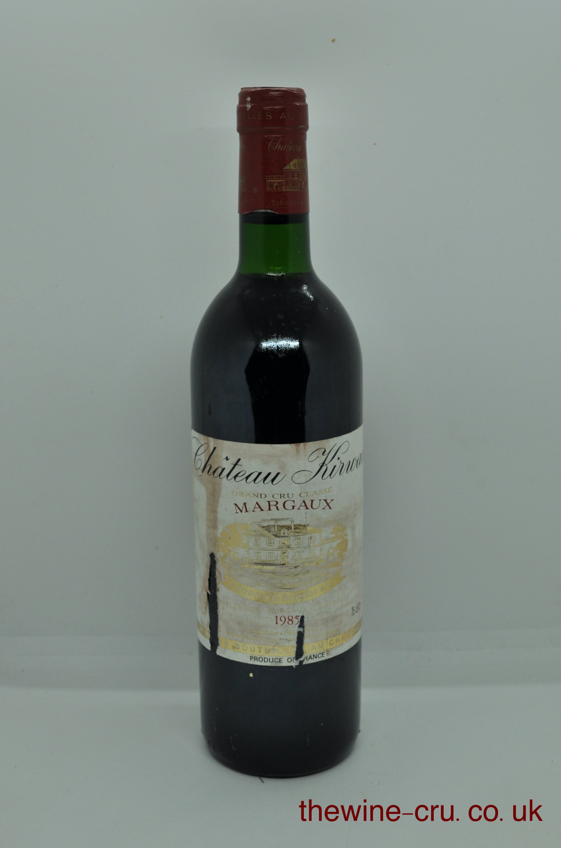 1985 vintage red wine. The bottle is in good condition. The label has some tares on it. Level is base of neck. Immediate delivery. Free local delivery. Gift wrapping available.