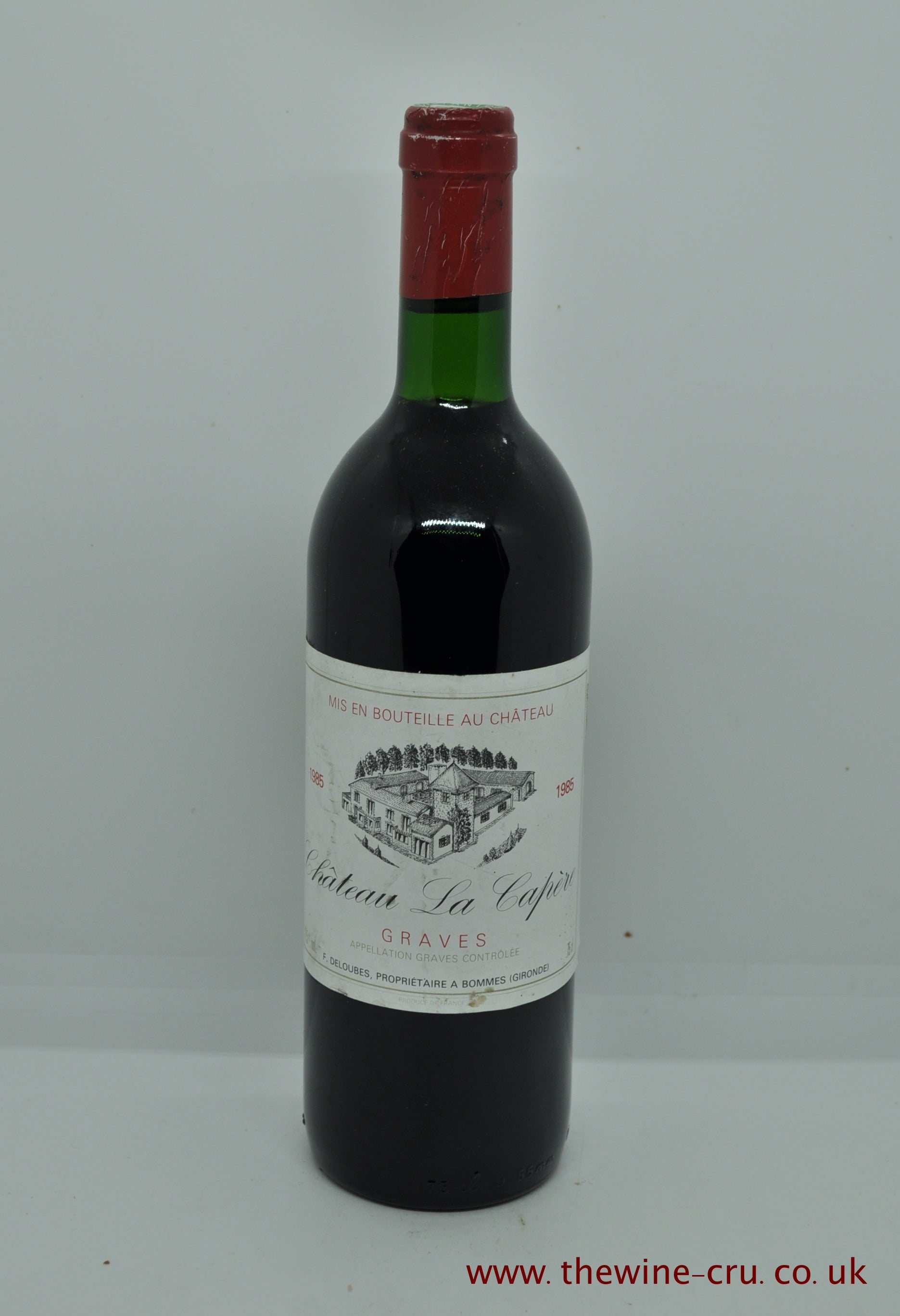 198 vintage red wine from the Graves area f Bordeaux, France. The bottle is in good condition with the wine level being base of neck. Immediate delivery. Free local delivery. Gift wrapping available.