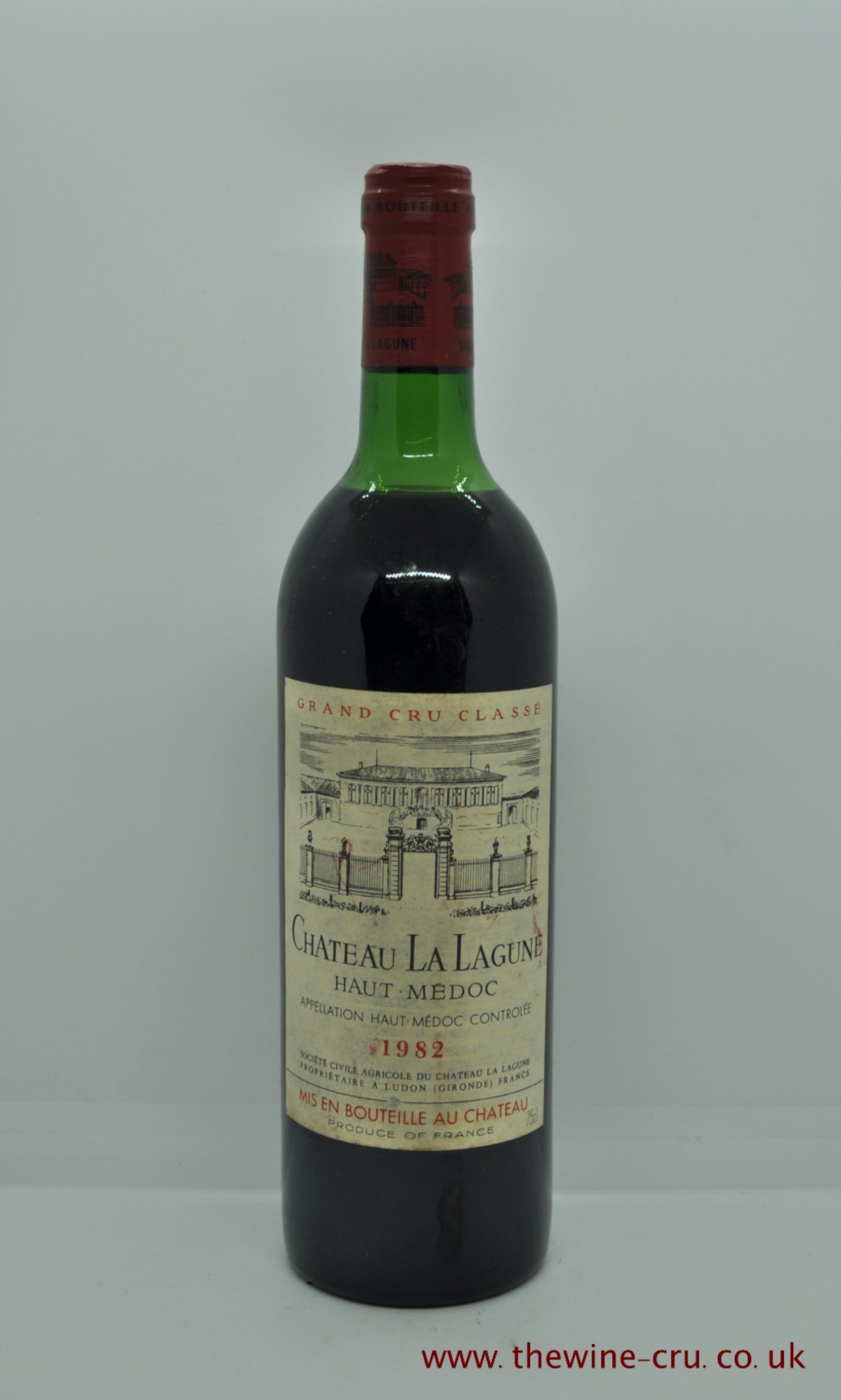 1982 vintage red wine. Chateau La Lagune, France, Bordeaux. The wine level is top shoulder. Immediate delivery. Free local delivery. Gift wrapping available.