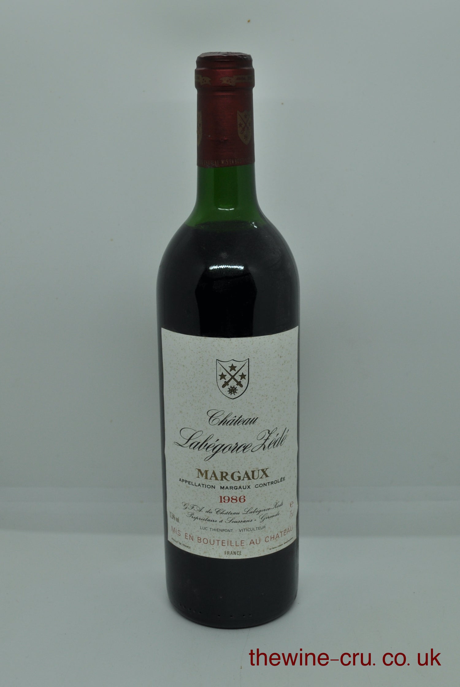 1986 vintage red wine. The bottle is in good general condition. The wine level is top shoulder. Immediate delivery. Free local delivery. Gift wrapping available.
