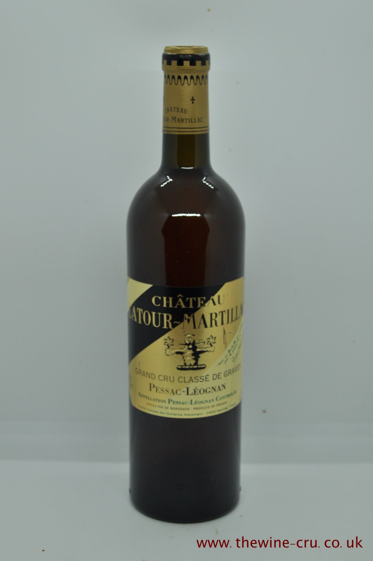 2002 vintage dry white wine from Pessac-Leognan, Bordeaux France. The bottle is in good condition. Immediate delivery. free local delivery. Gift wrapping available.