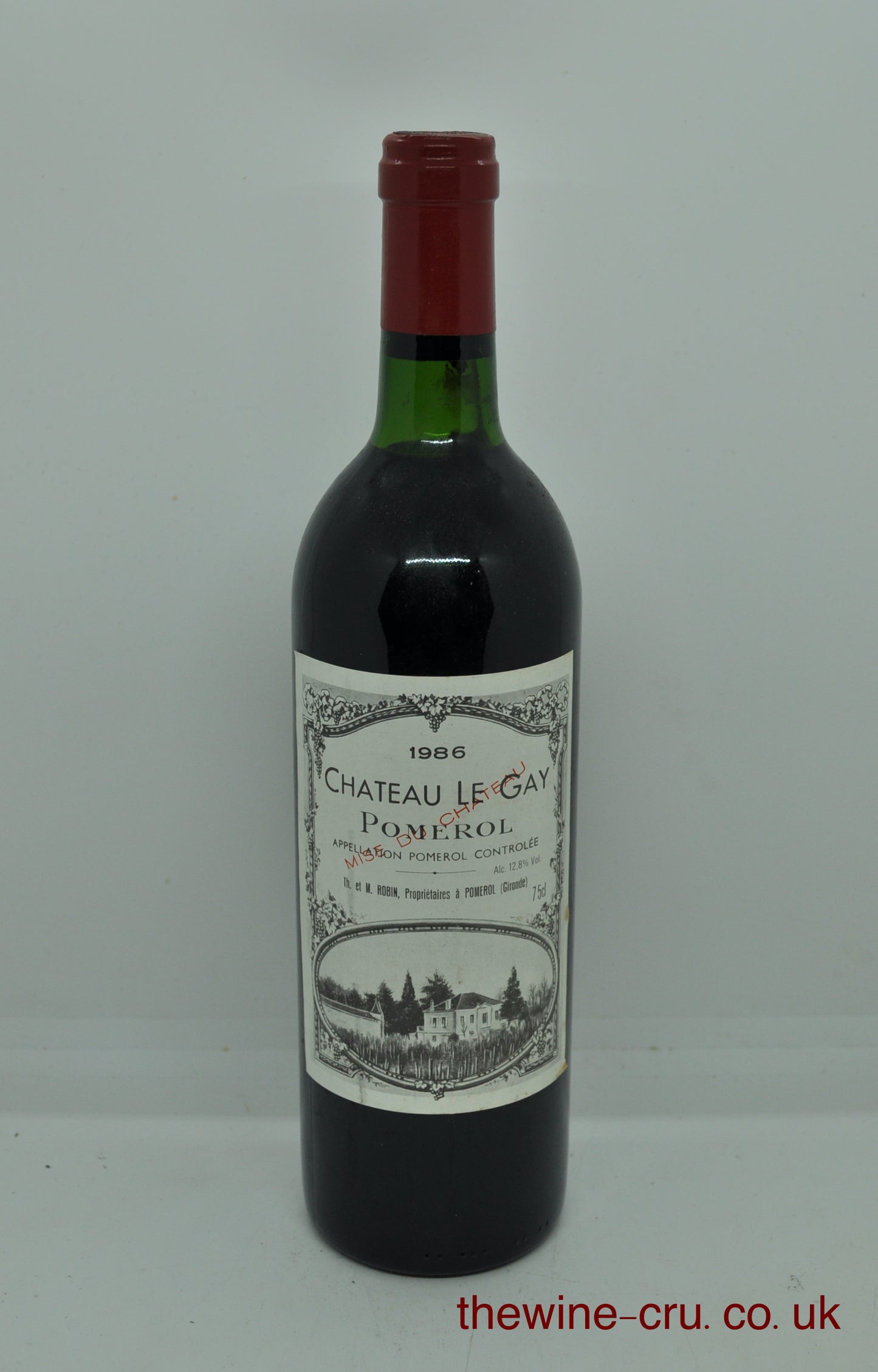 1986 vintage red wine from Pomerol. The bottle is in good condition with the wine level ver top shoulder. Immediate delivery. Free local delivery. Gift wrapping available.